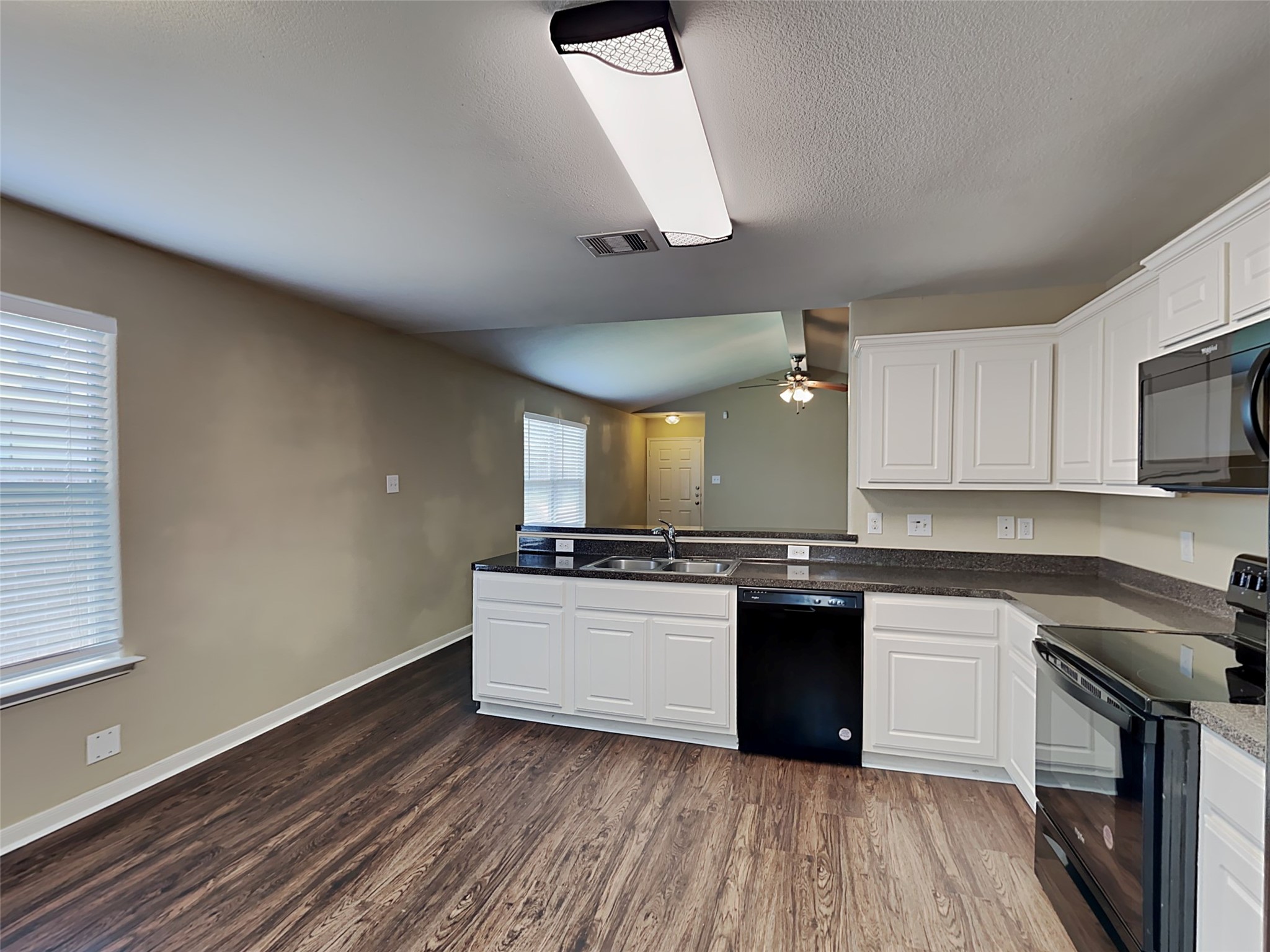 4615 Snowdrop Court Property Photo 3