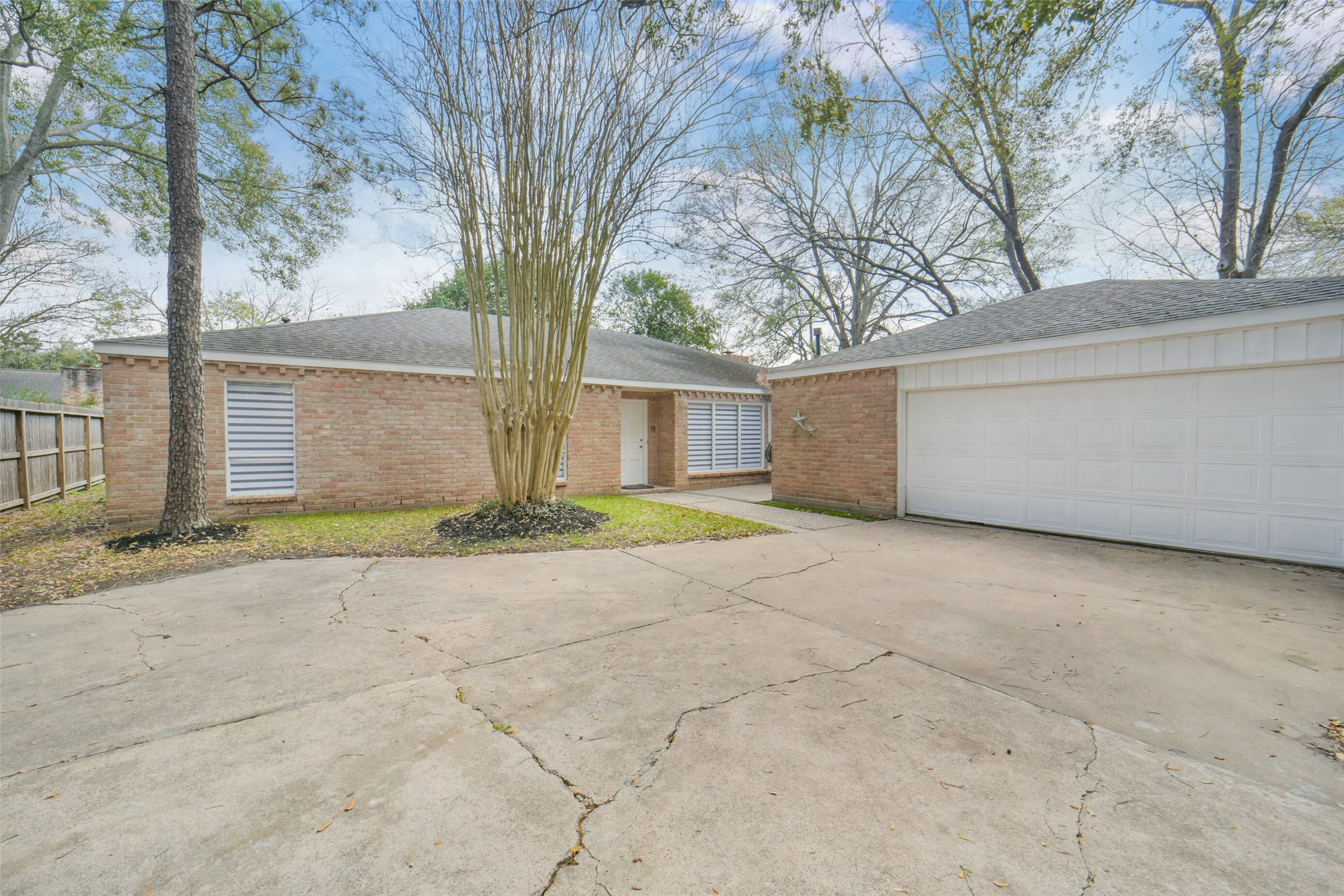 1823 Cherry Bend Drive Property Photo 12