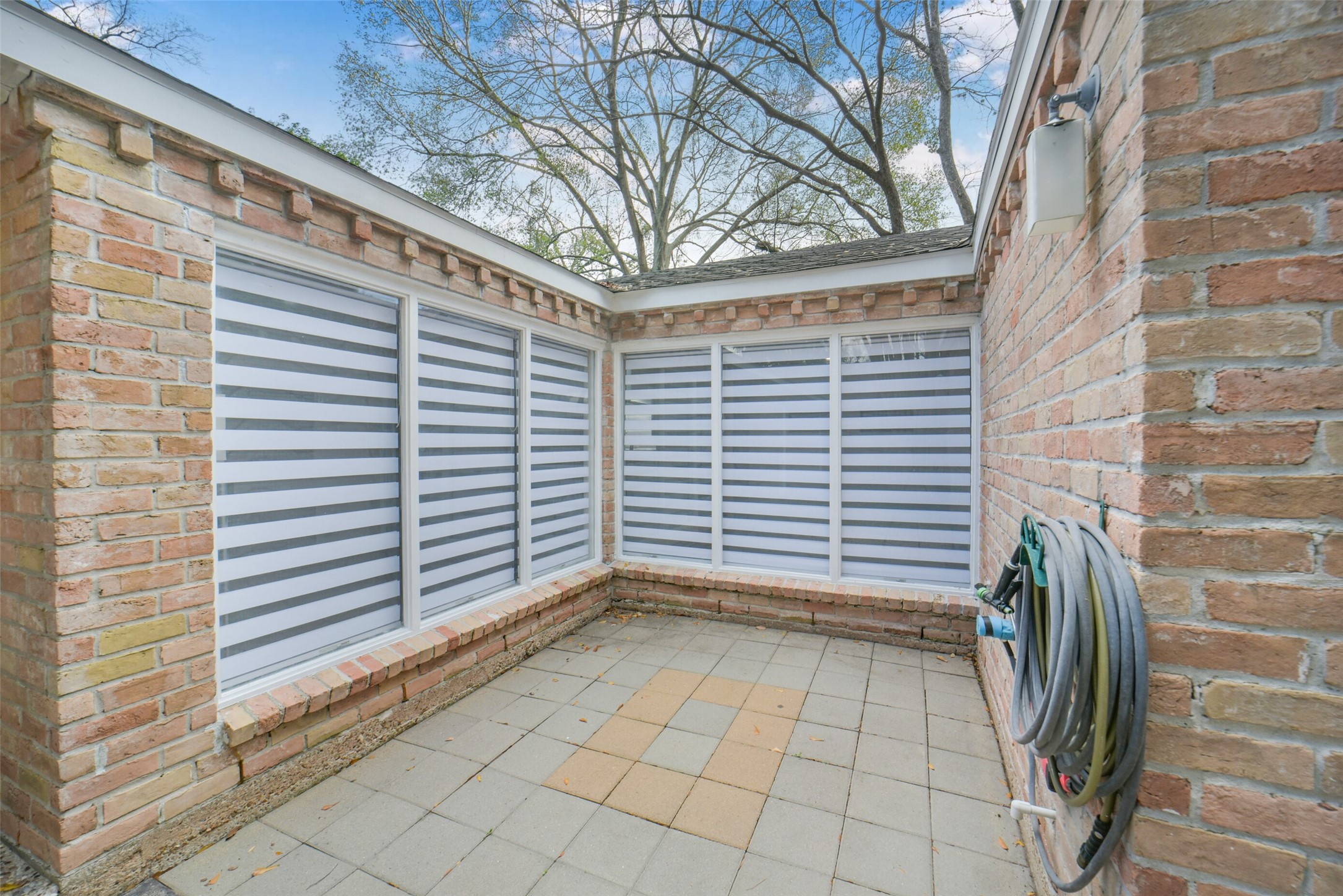 1823 Cherry Bend Drive Property Photo 13