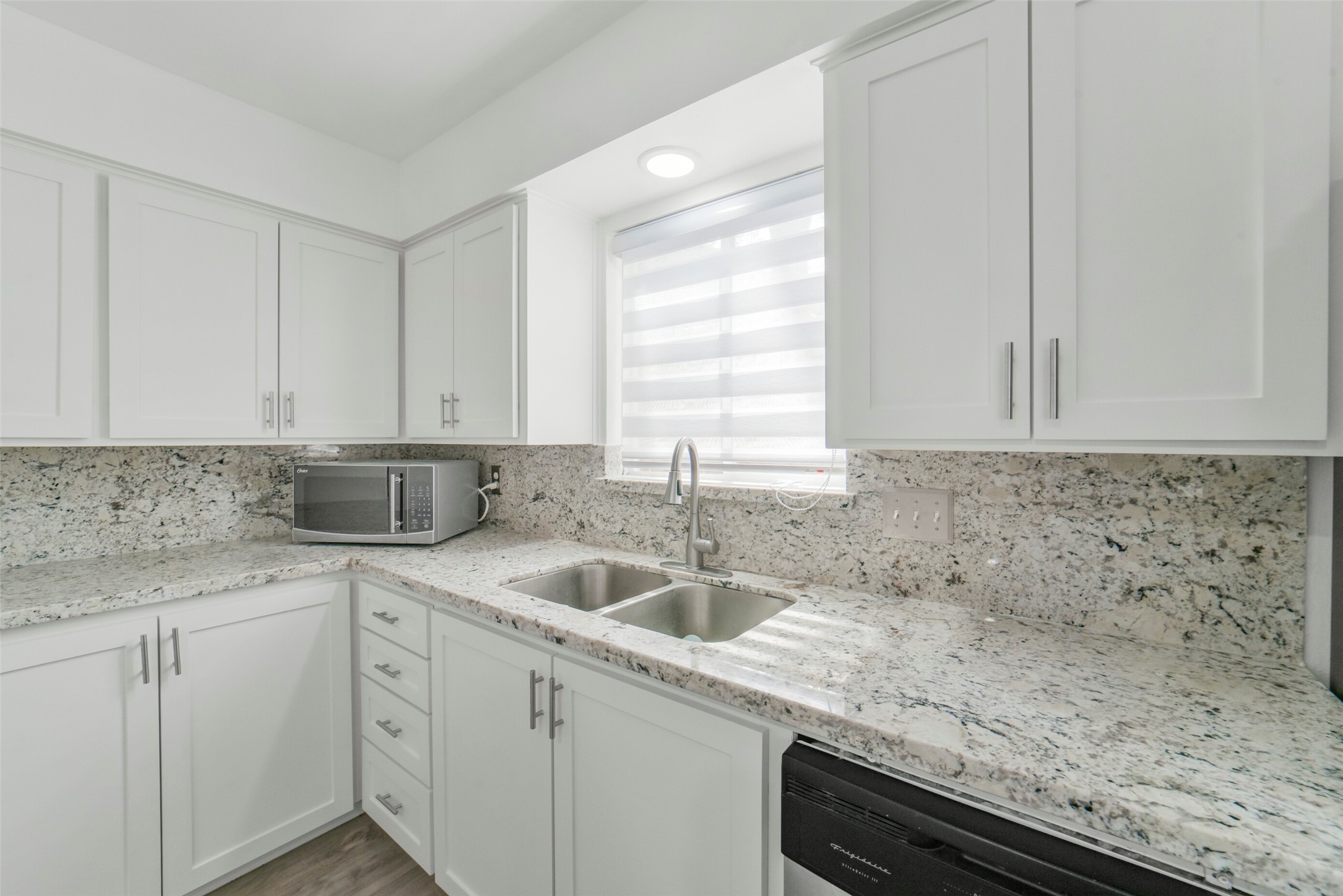 1823 Cherry Bend Drive Property Photo 20