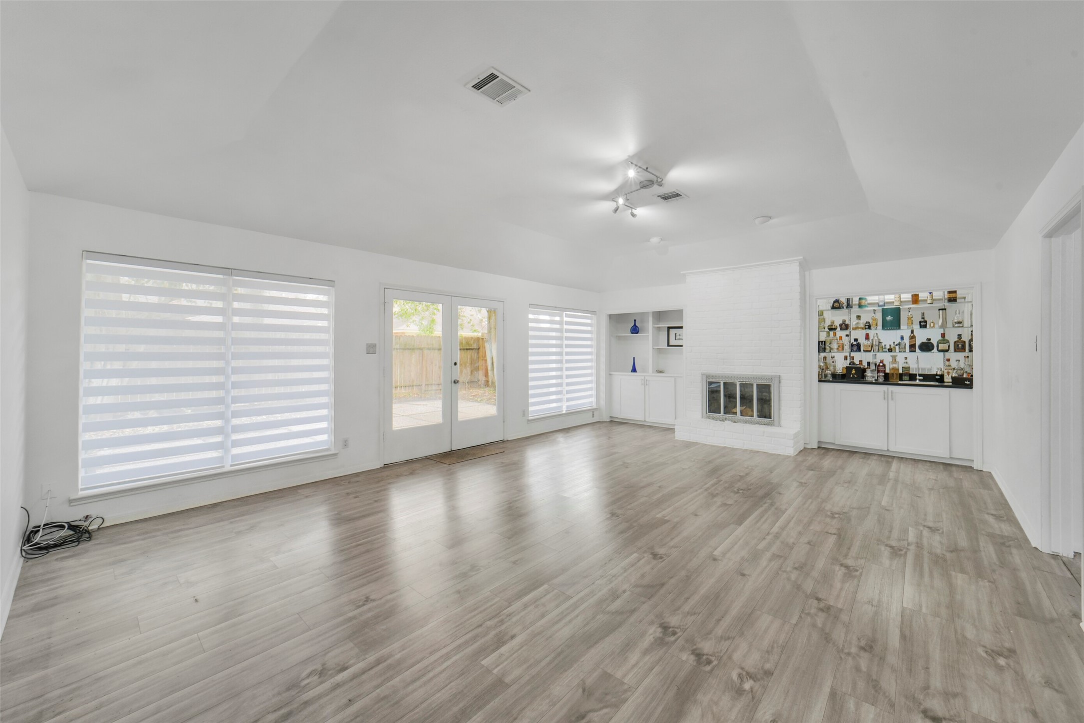 1823 Cherry Bend Drive Property Photo 26