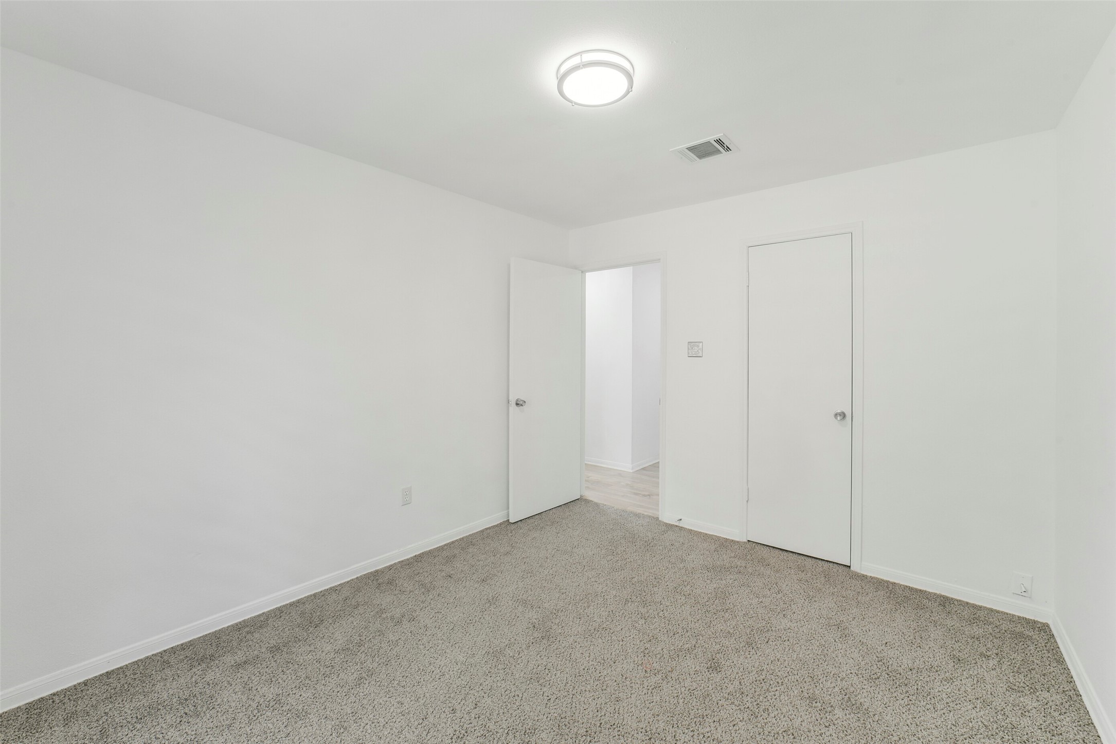 1823 Cherry Bend Drive Property Photo 33