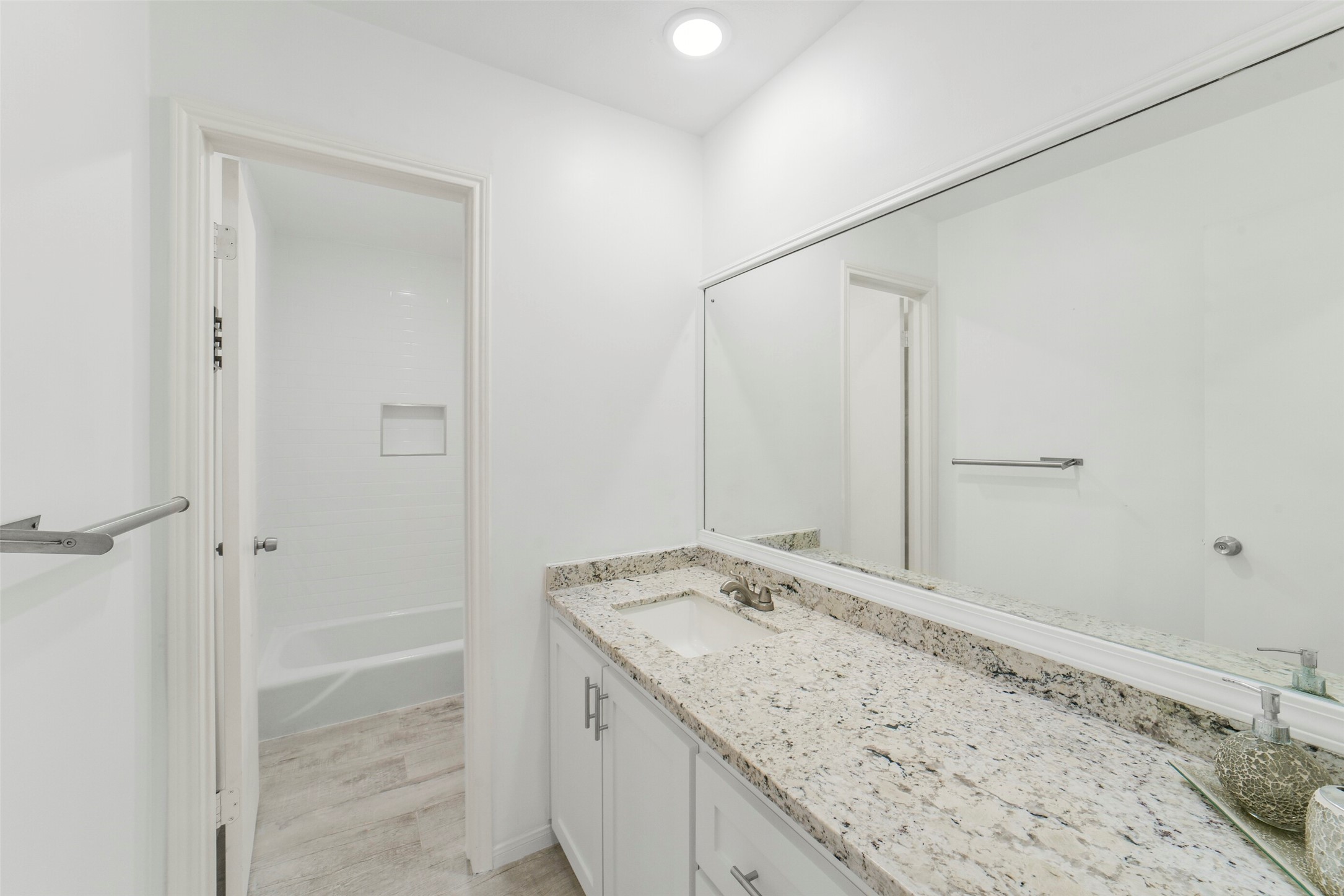 1823 Cherry Bend Drive Property Photo 35