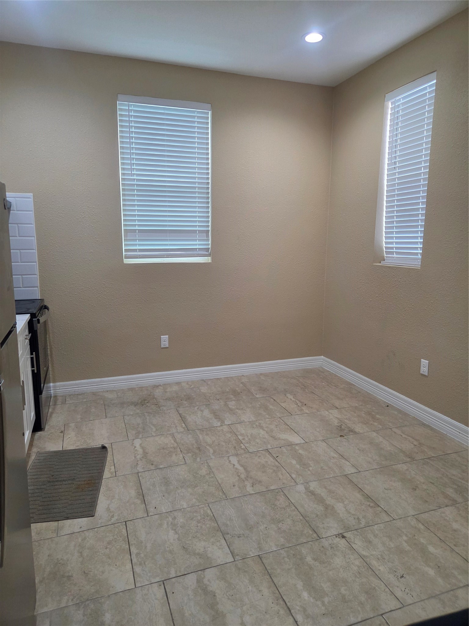 5713 Gulf Freeway B Property Photo 3