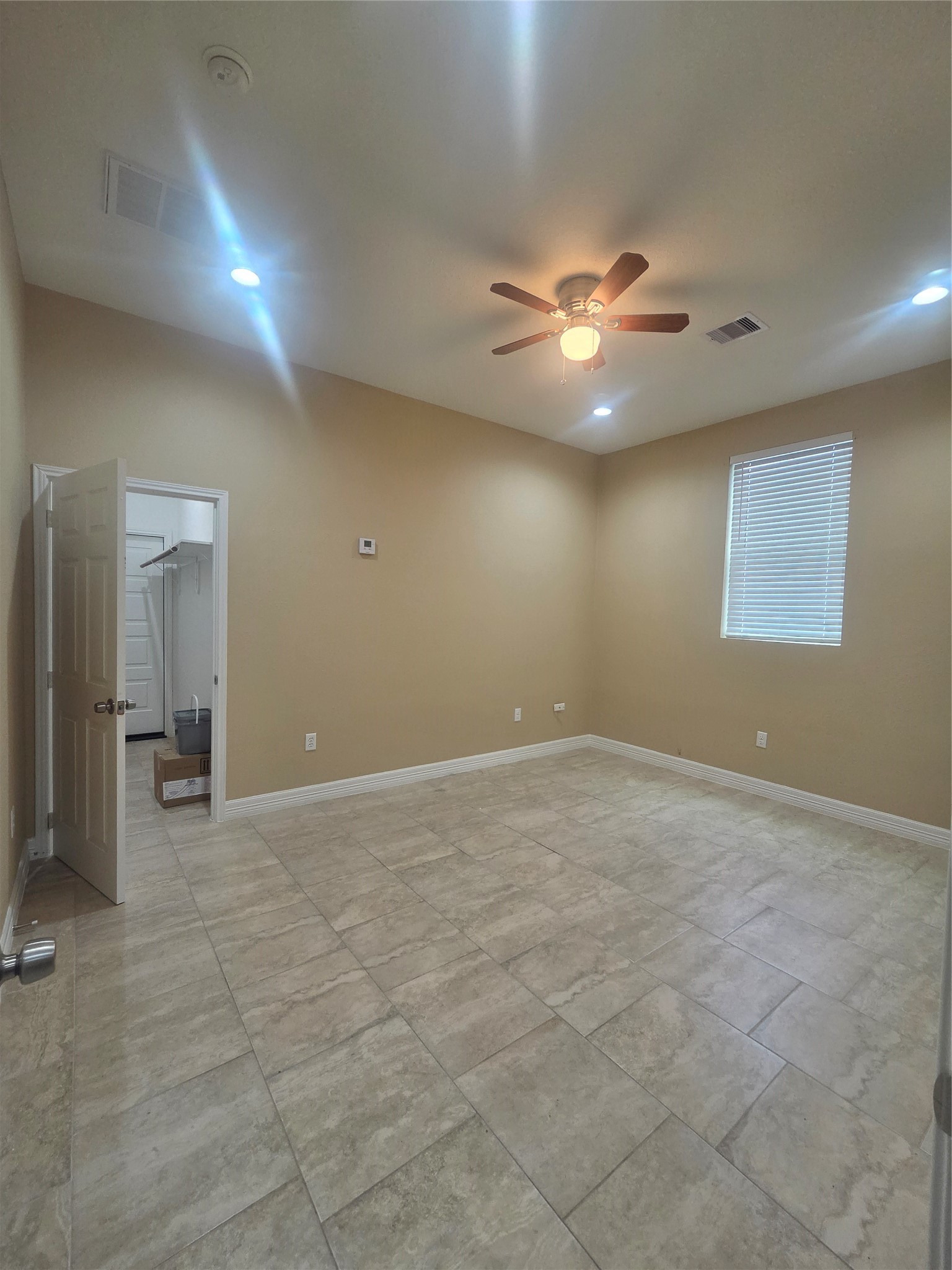 5713 Gulf Freeway B Property Photo 7