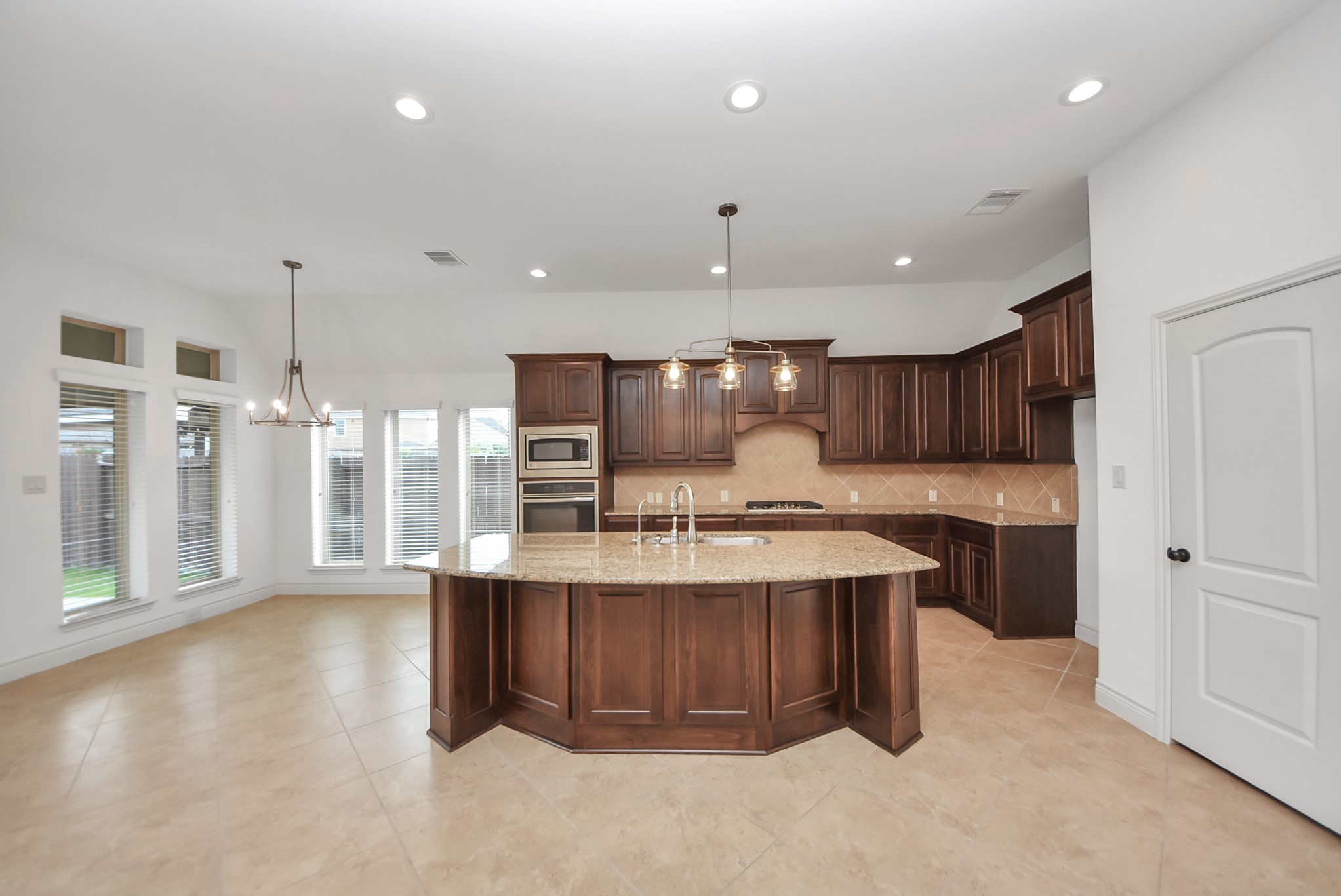 27126 Ashley Hills Court Property Photo 3