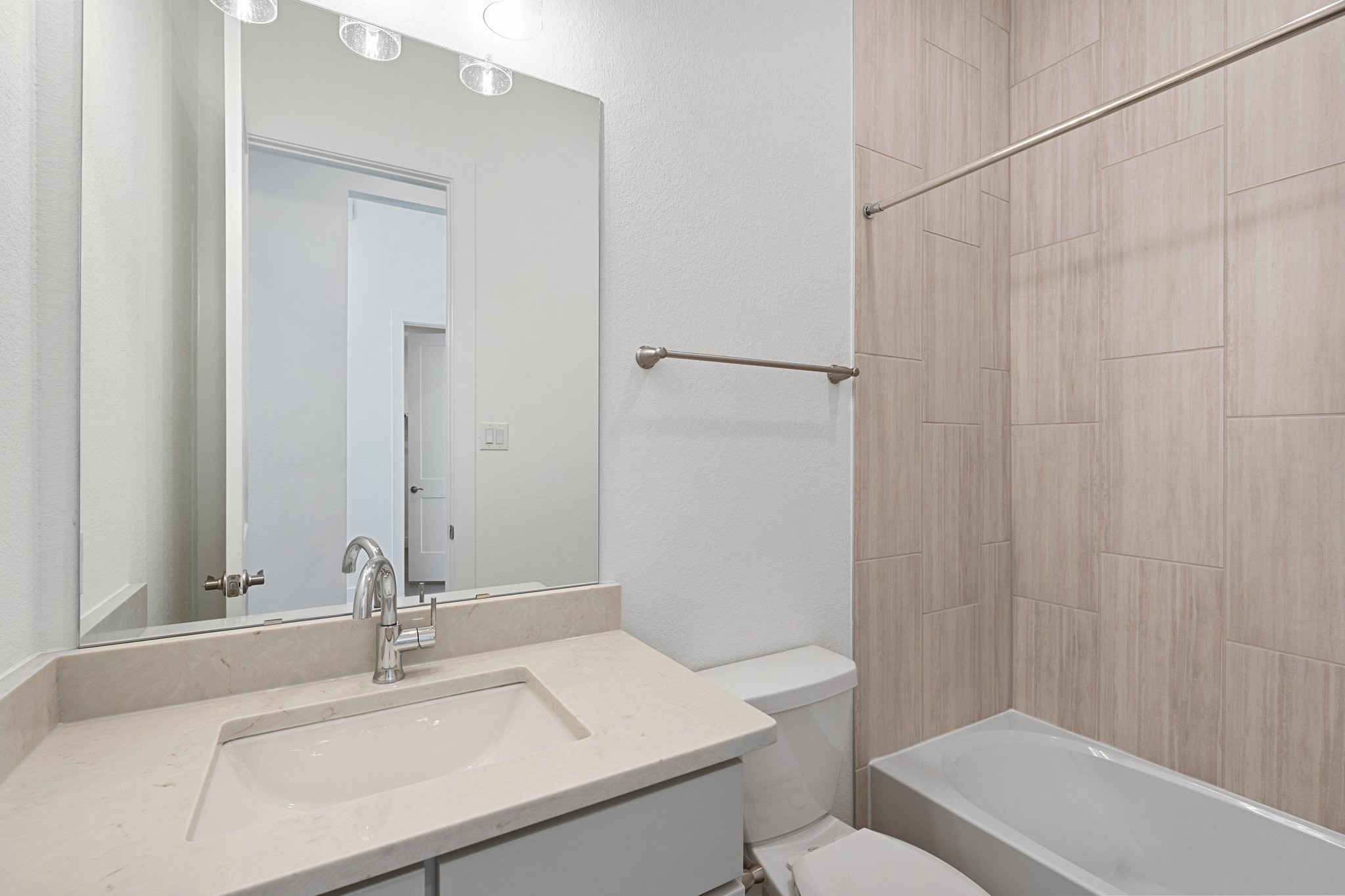 12219 Denham Drive Property Photo 4