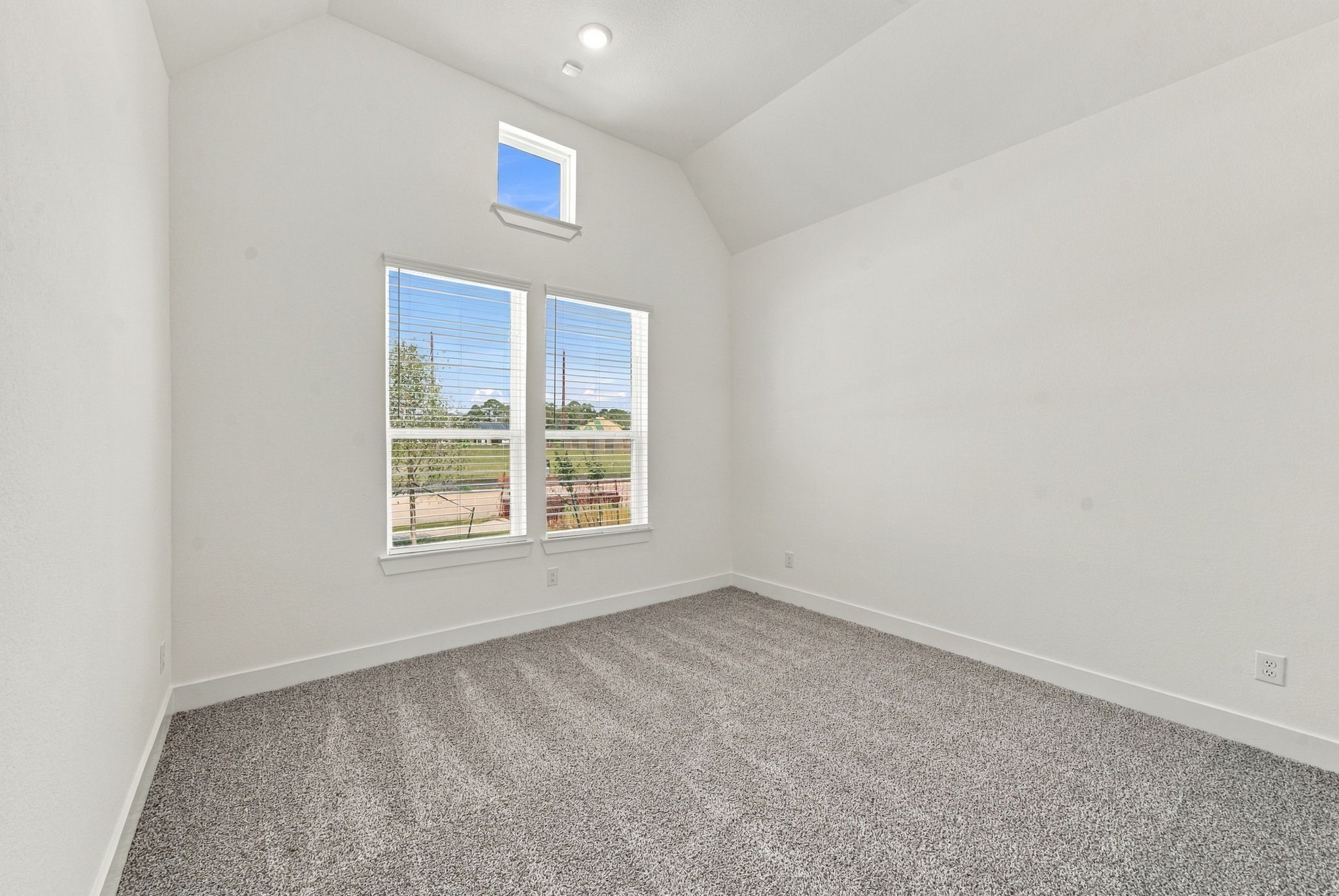 12219 Denham Drive Property Photo 10