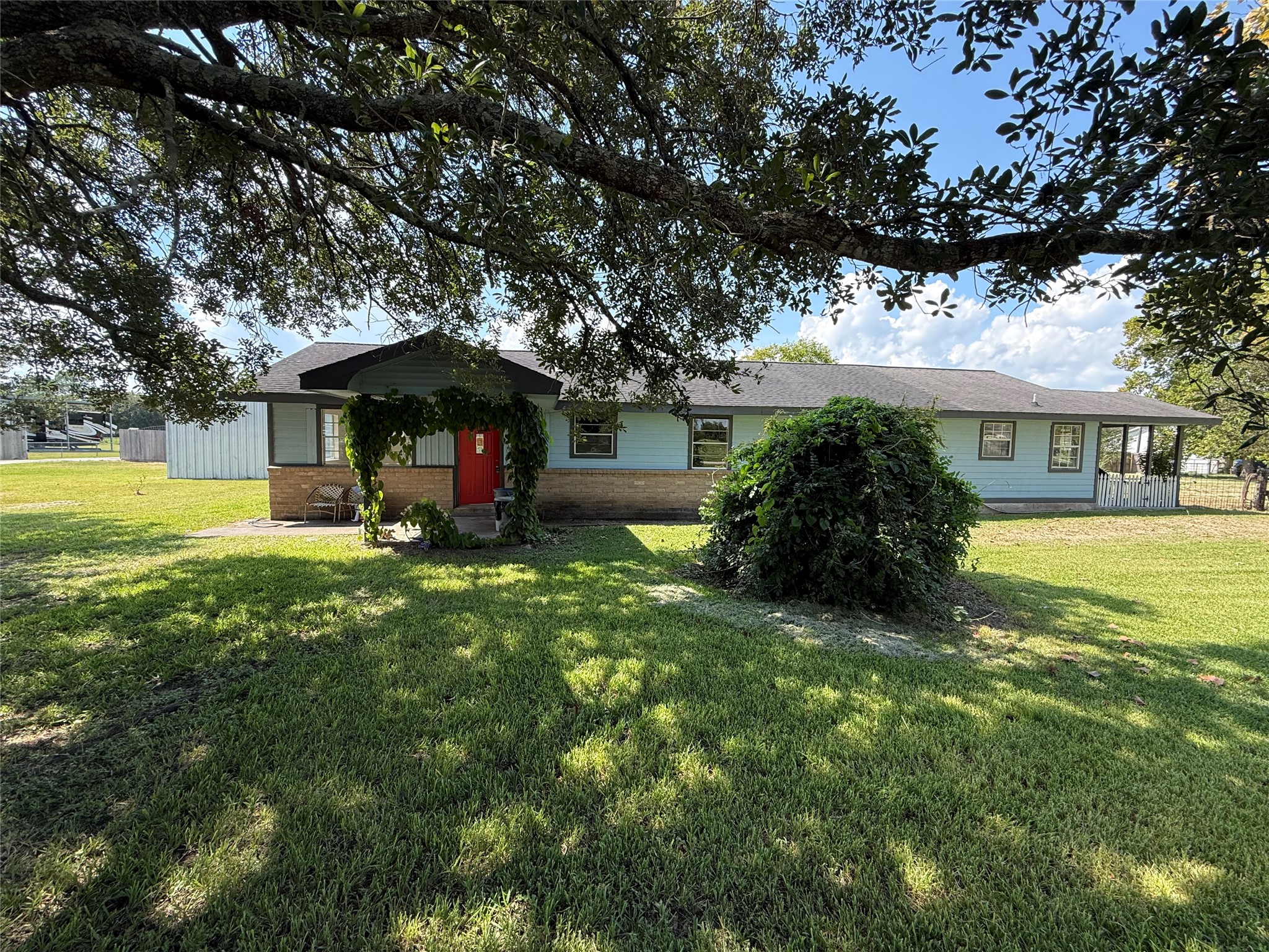 2524 Shouse Road Property Photo 1