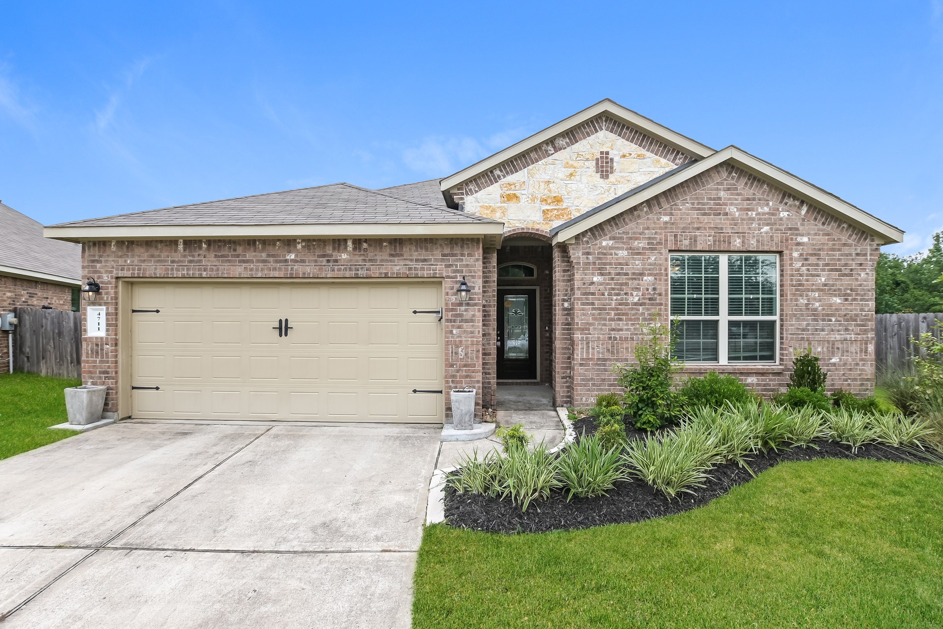 4711 Creekside Haven Trail Property Photo 1