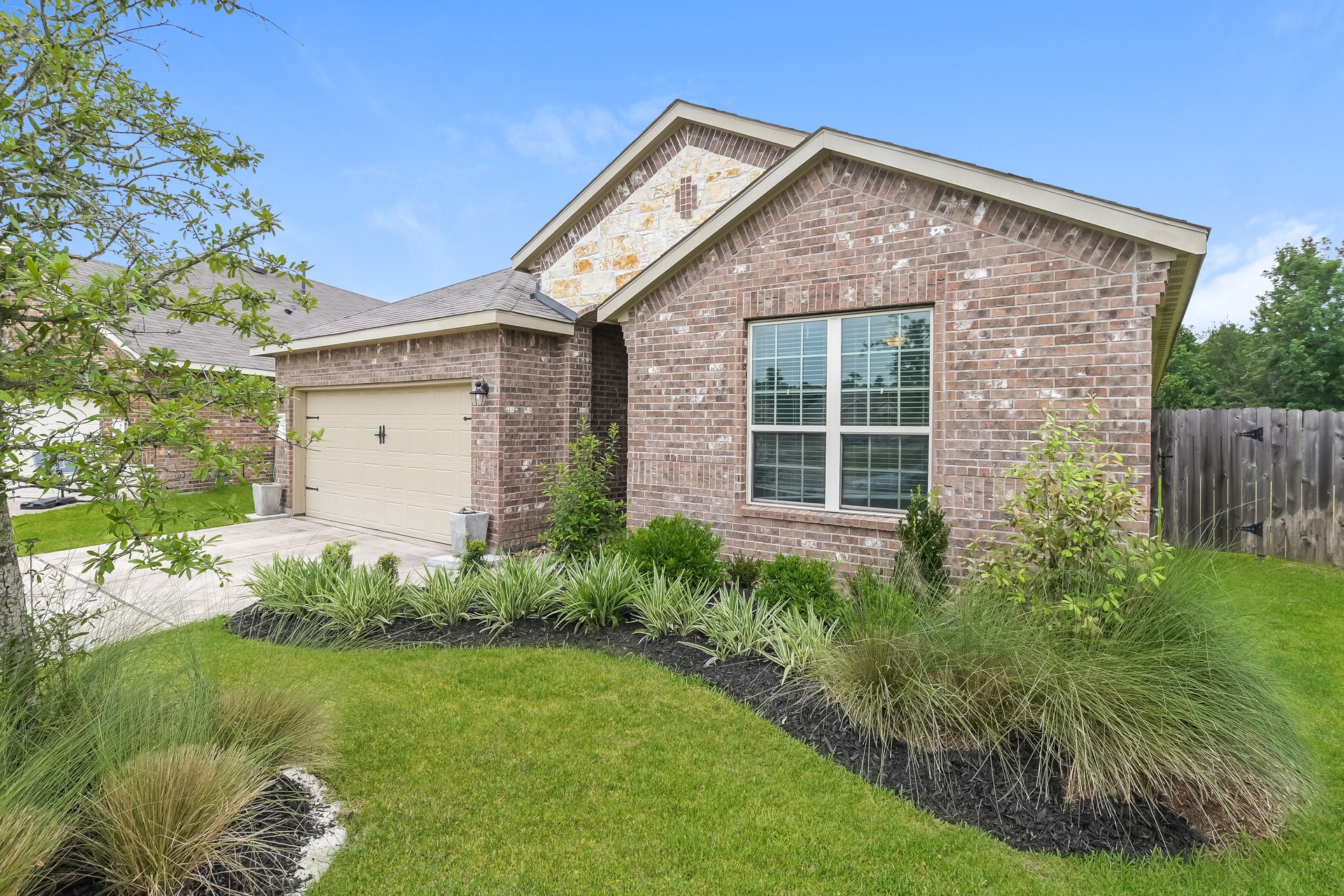 4711 Creekside Haven Trail Property Photo 2