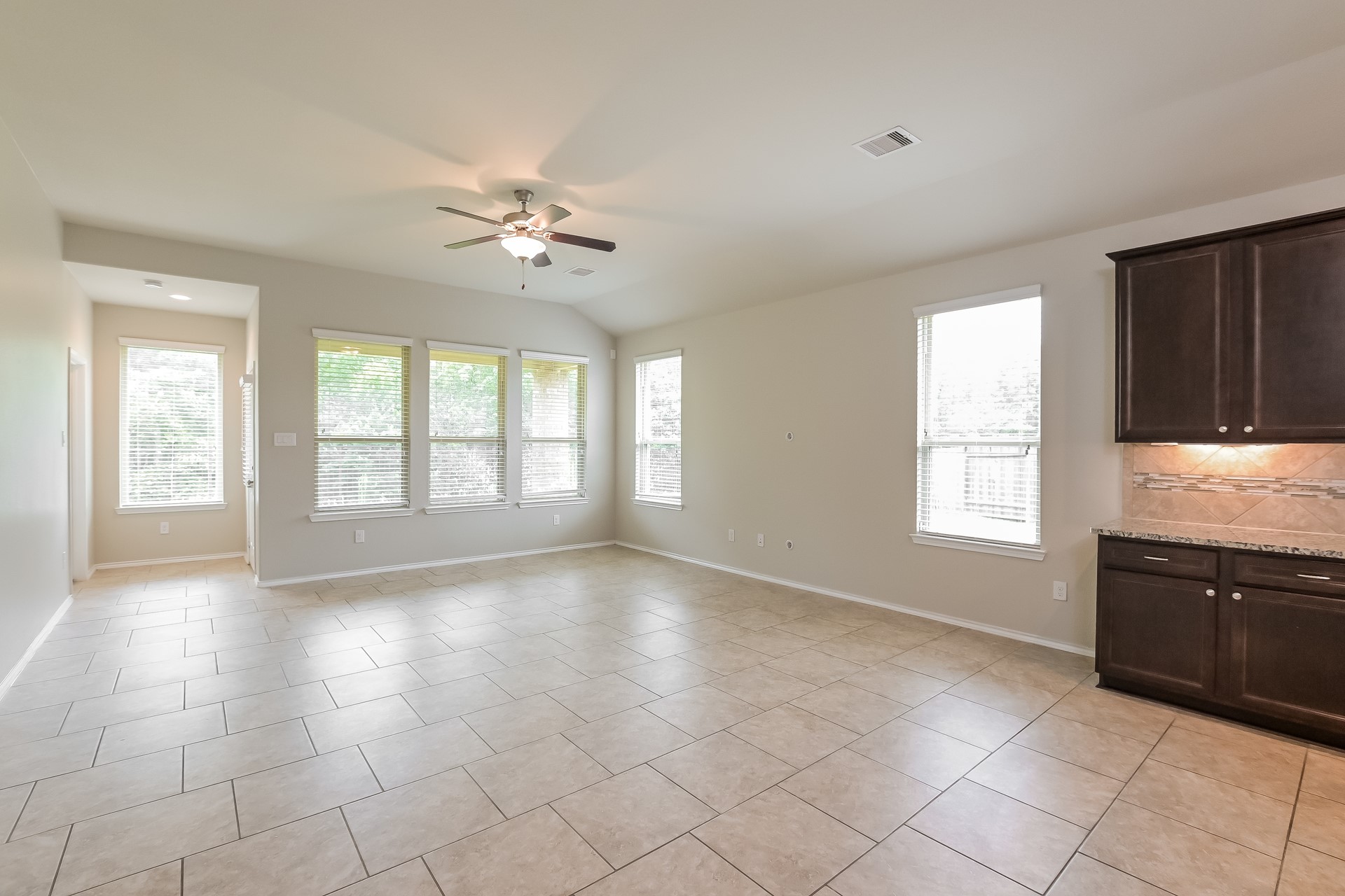 4711 Creekside Haven Trail Property Photo 3