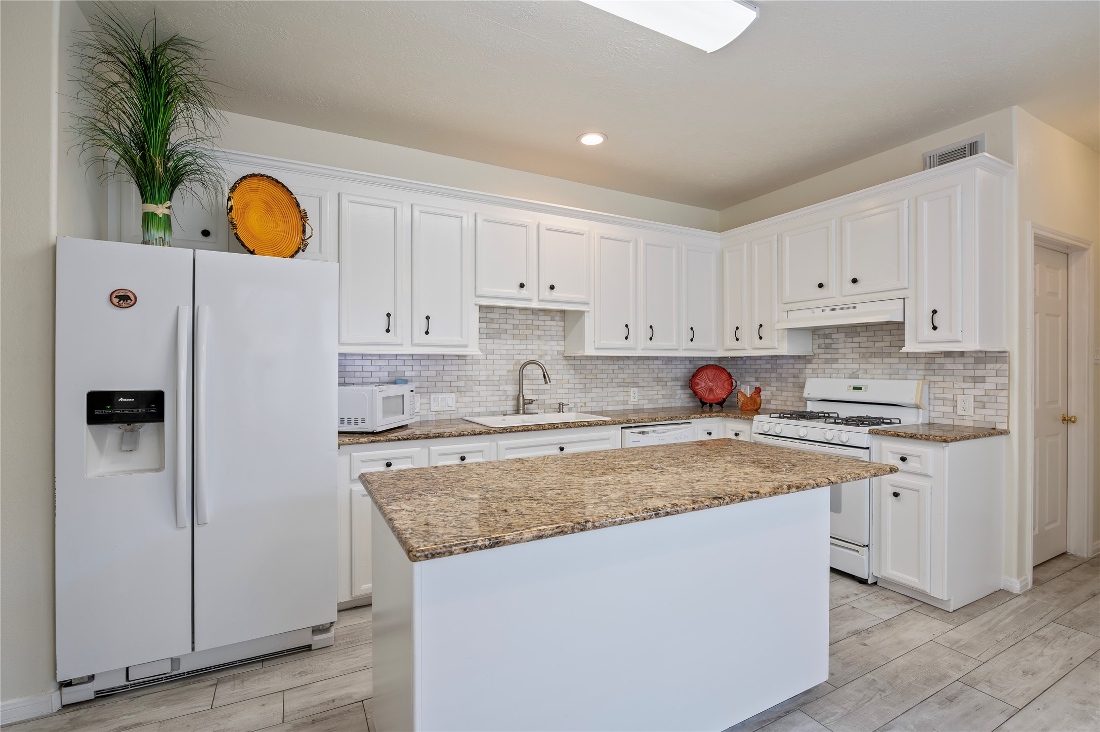 2060 Glencove Drive Property Photo 12