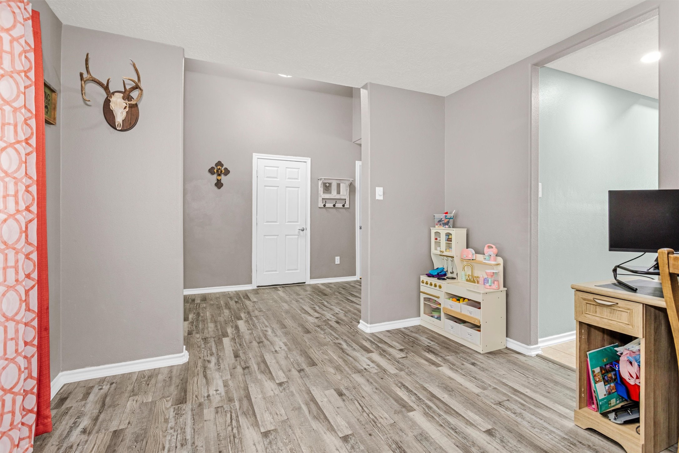 8302 Coriander Lane Property Photo 5
