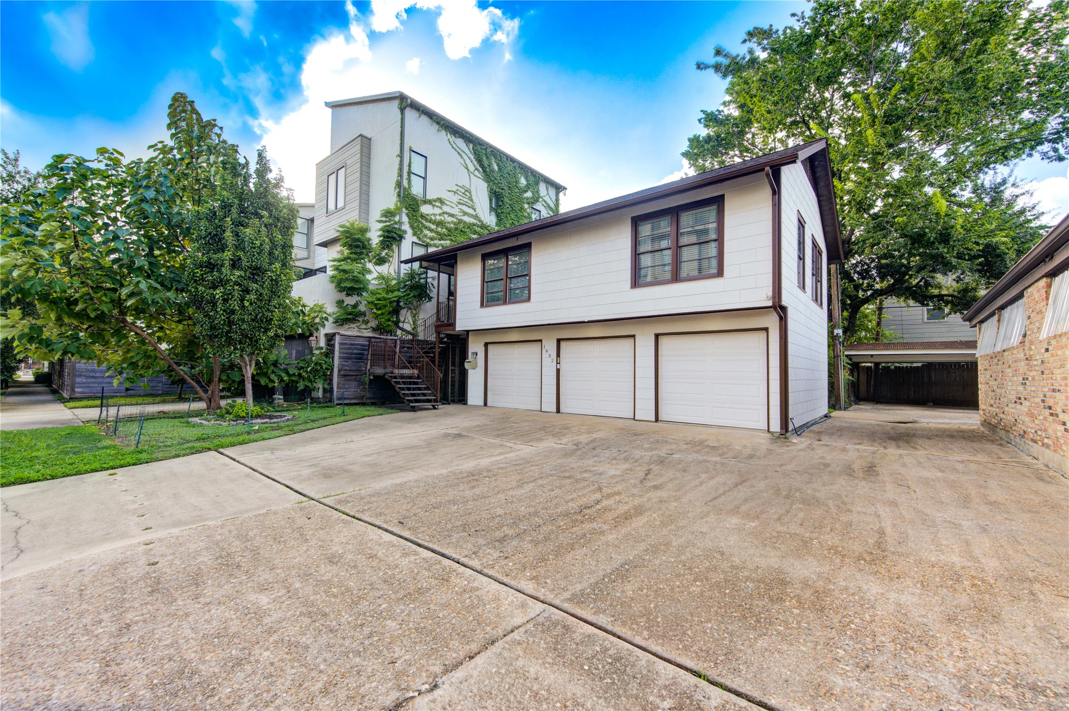 1932 W Bell Street Property Photo 5