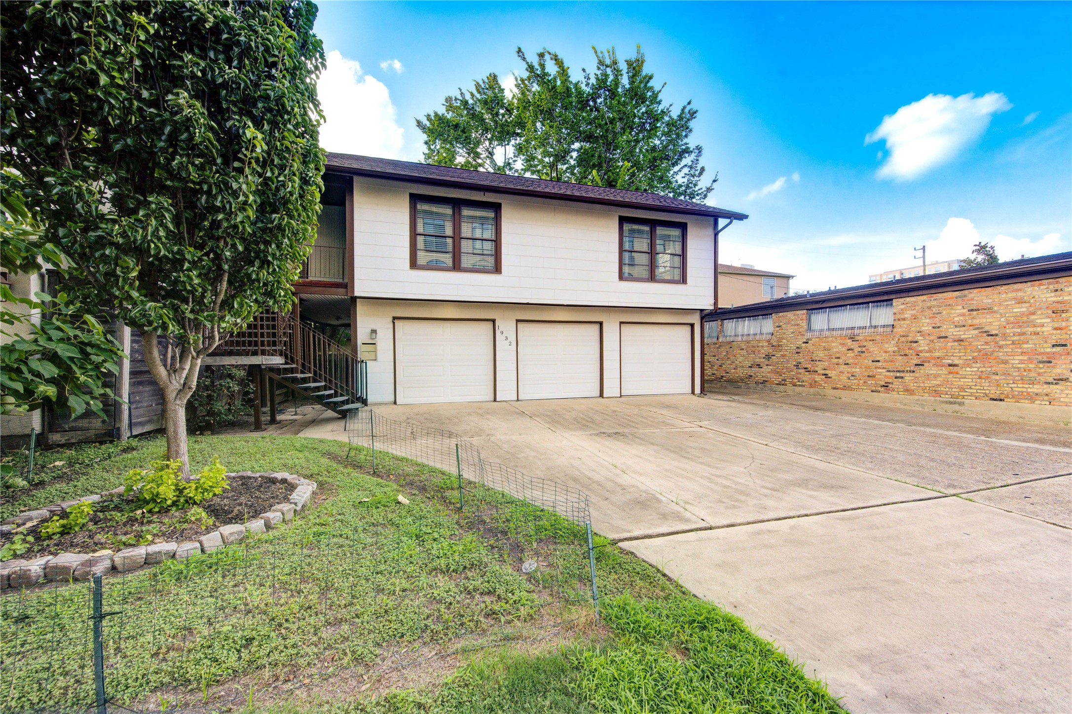1932 W Bell Street Property Photo 7