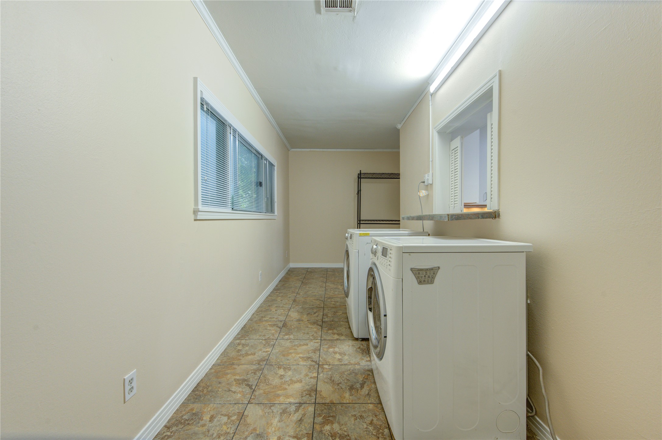 1932 W Bell Street Property Photo 12