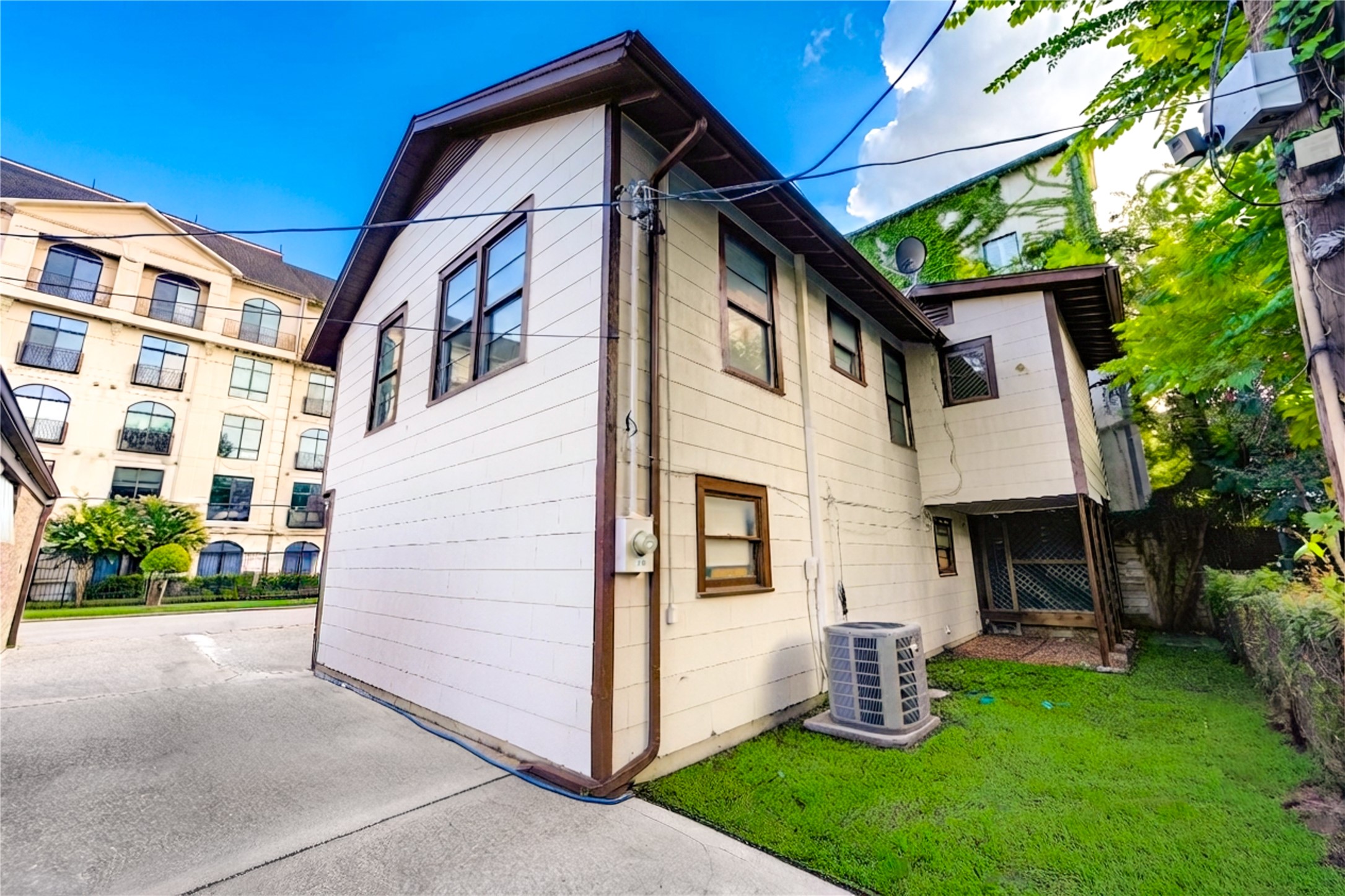 1932 W Bell Street Property Photo 30