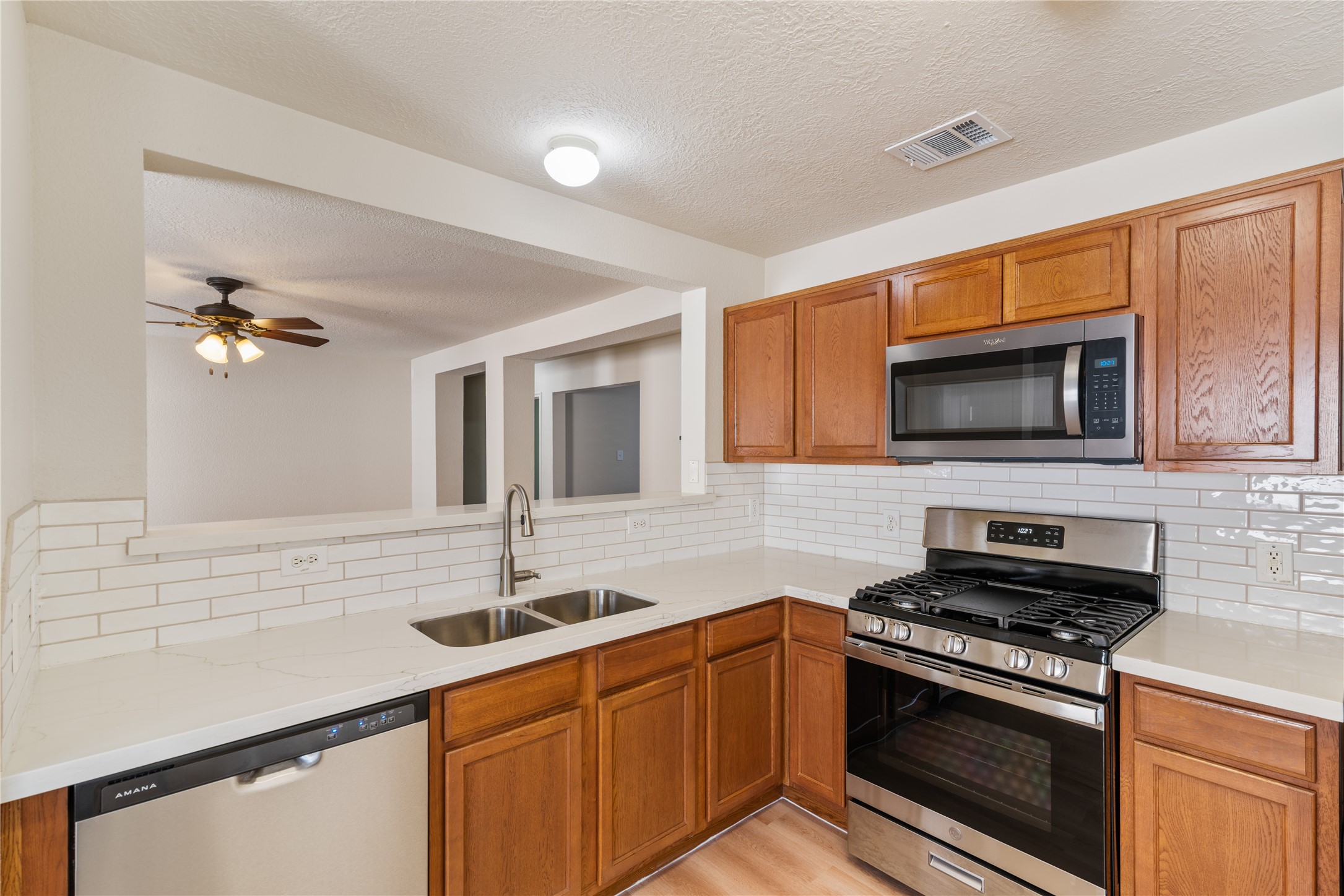 3003 Ribbon Creek Way Property Photo 5