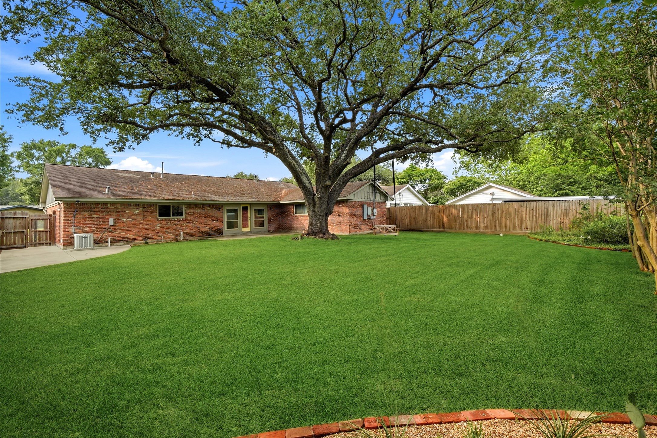 5015 Lymbar Drive Property Photo 2