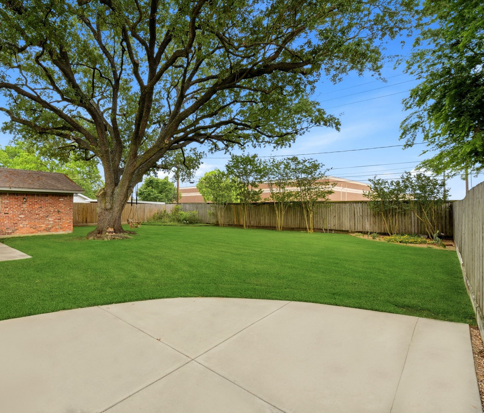 5015 Lymbar Drive Property Photo 5