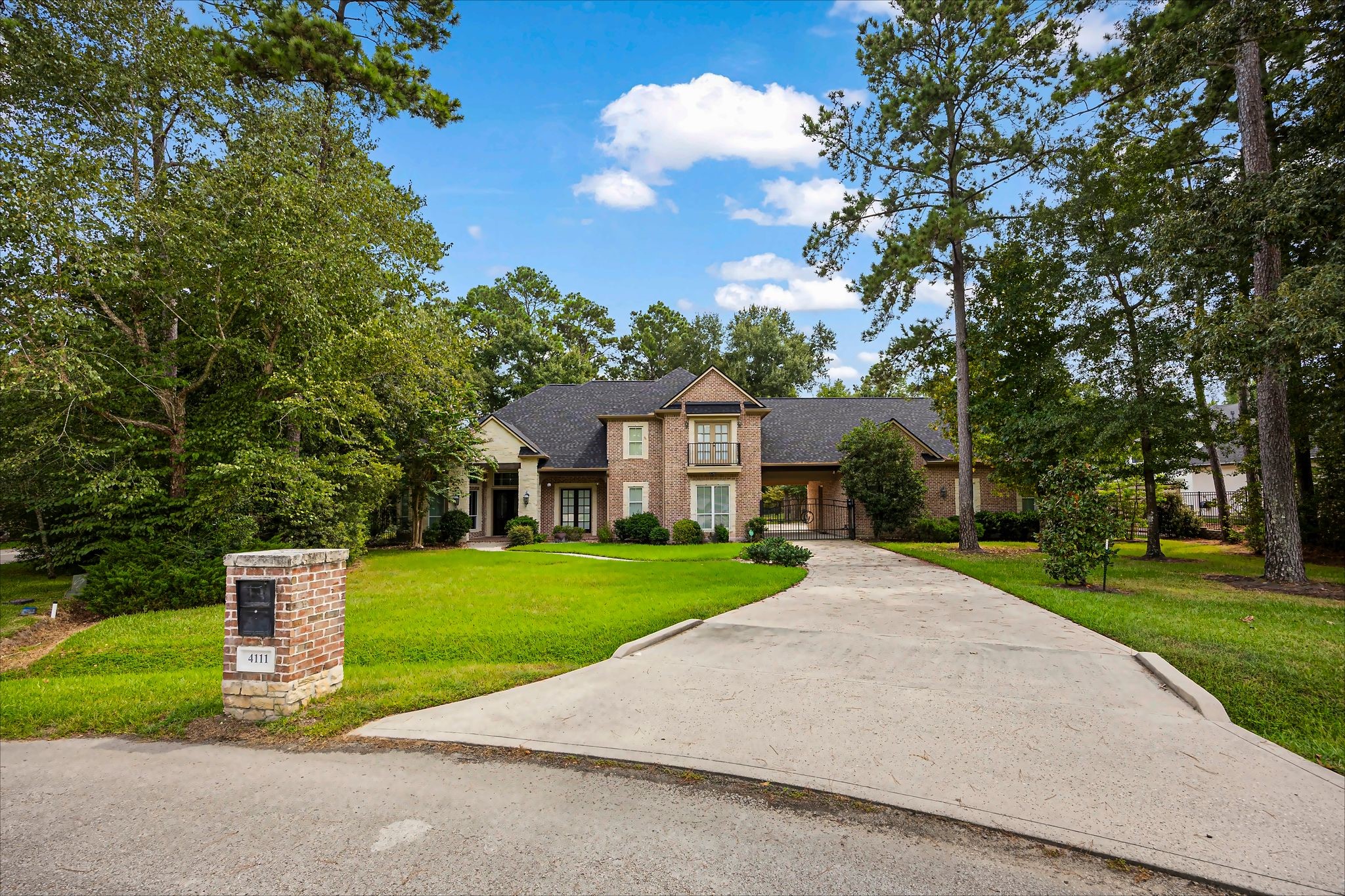 4111 Angling Ln Property Photo 2