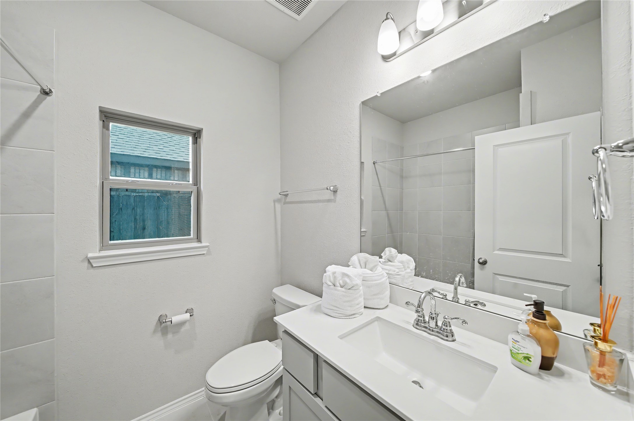 26006 Golden Dawn Trail Property Photo 7