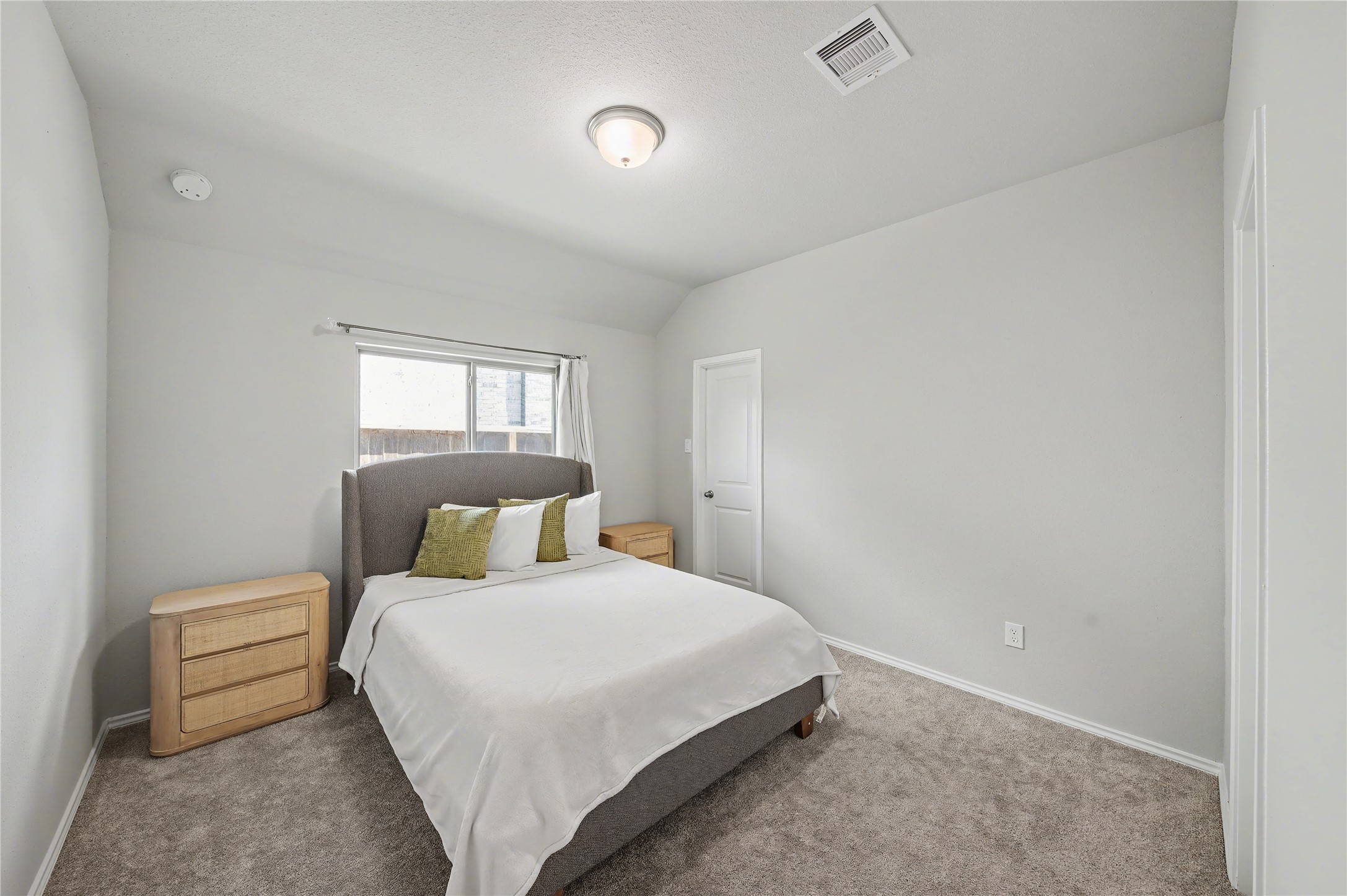 26006 Golden Dawn Trail Property Photo 16