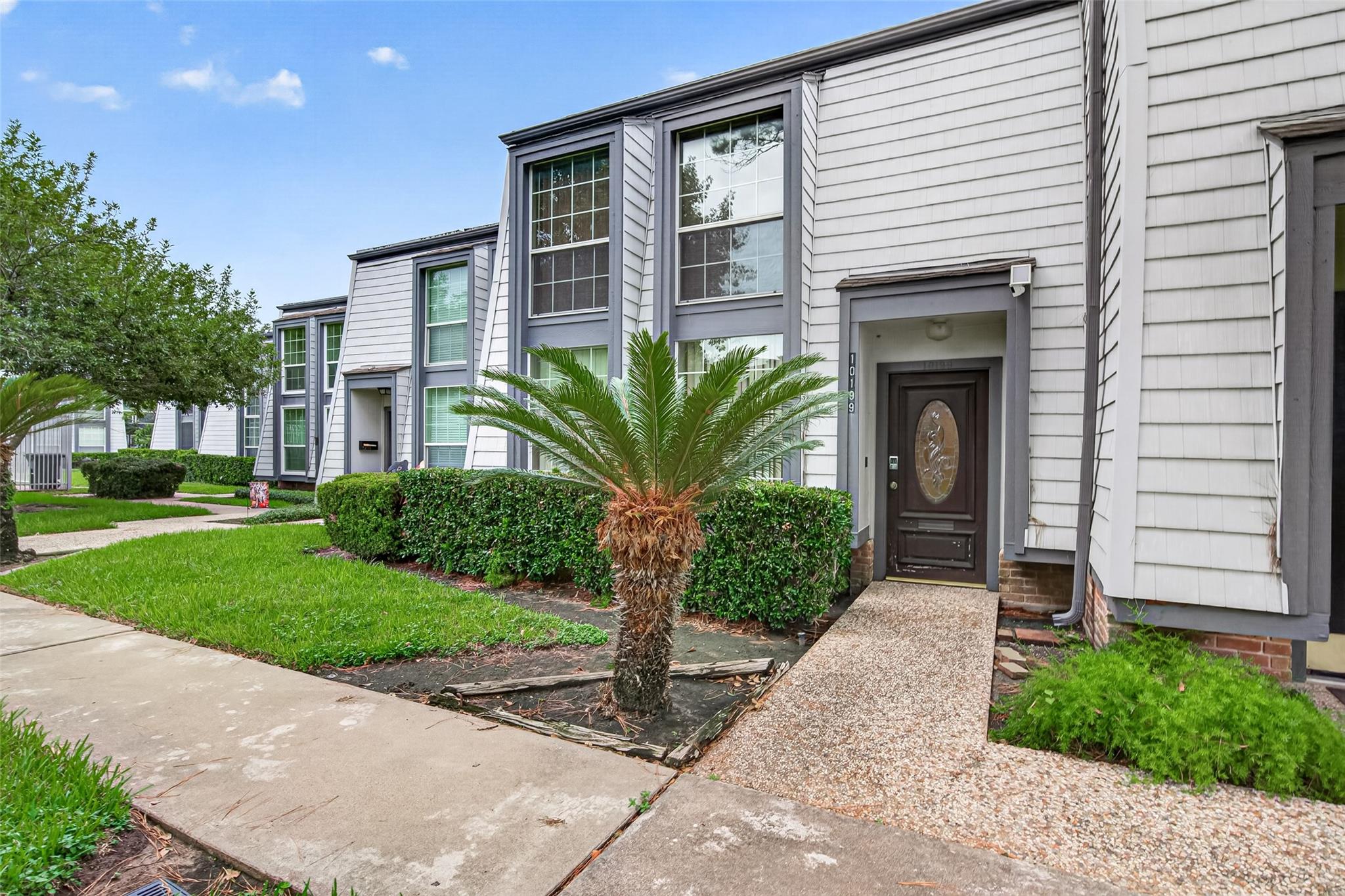 10199 Beekman Place Drive, Houston TX 77043 Property Photo 1