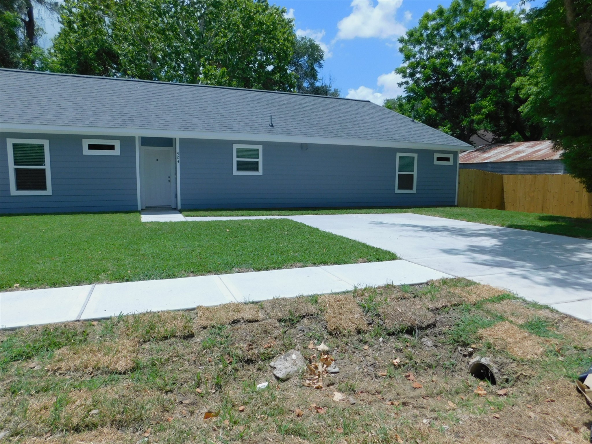 904 W Sealy B Property Photo 15
