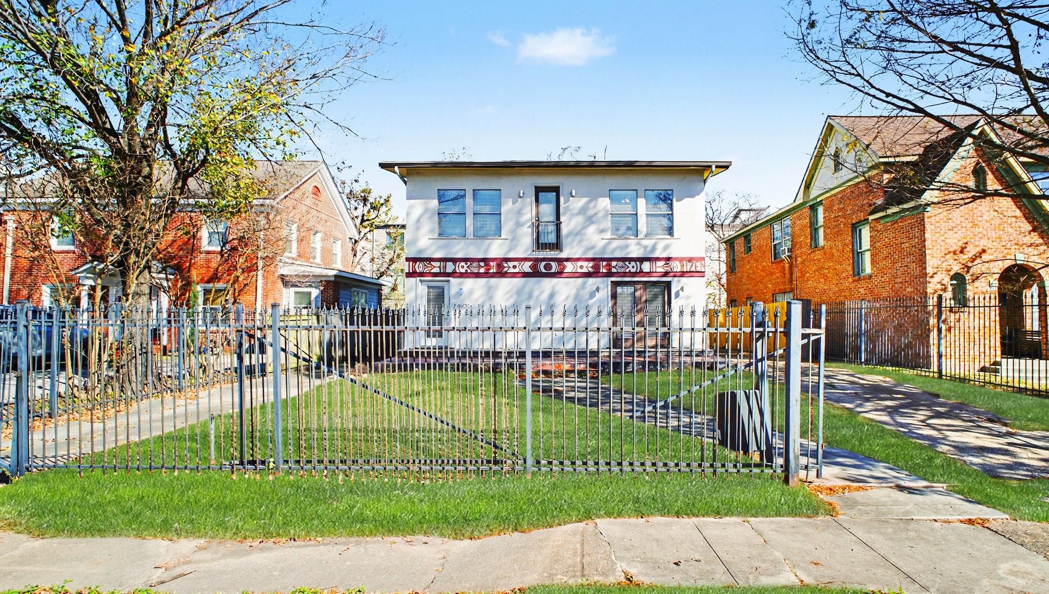 2005 Wentworth Street Property Photo 2