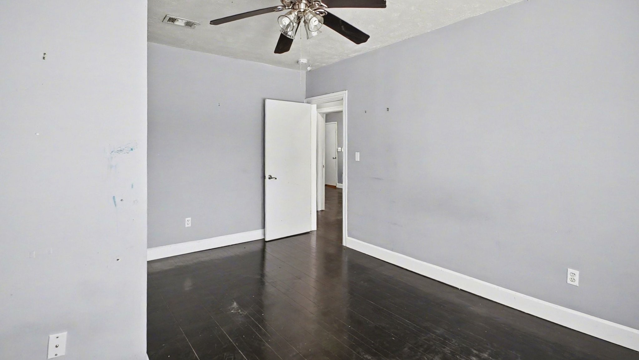 2005 Wentworth Street Property Photo 8