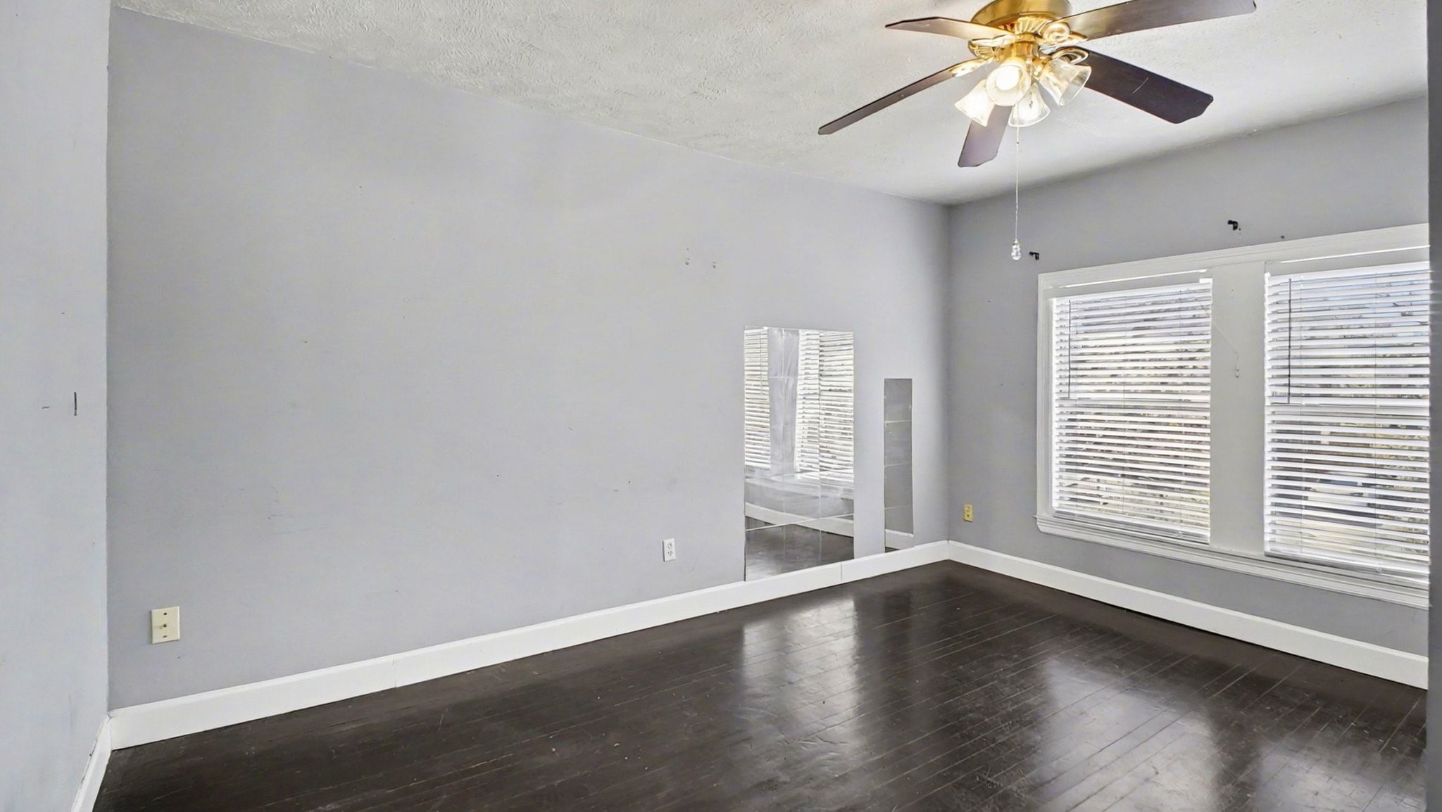 2005 Wentworth Street Property Photo 9