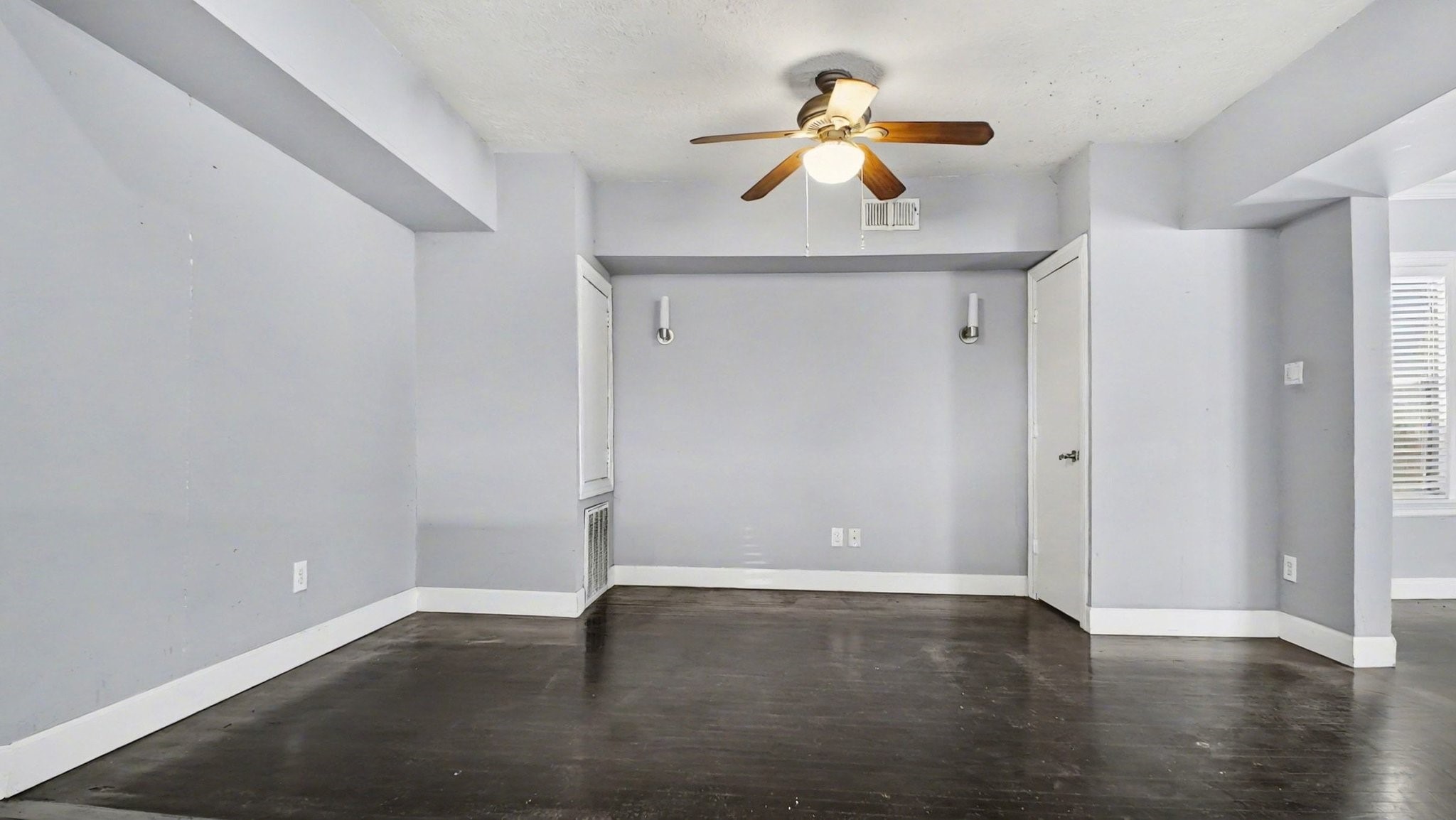 2005 Wentworth Street Property Photo 15