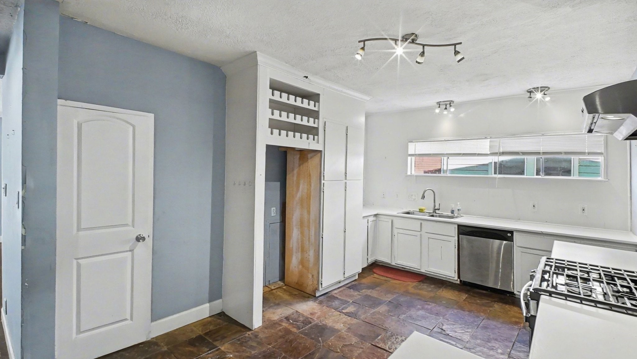 2005 Wentworth Street Property Photo 21