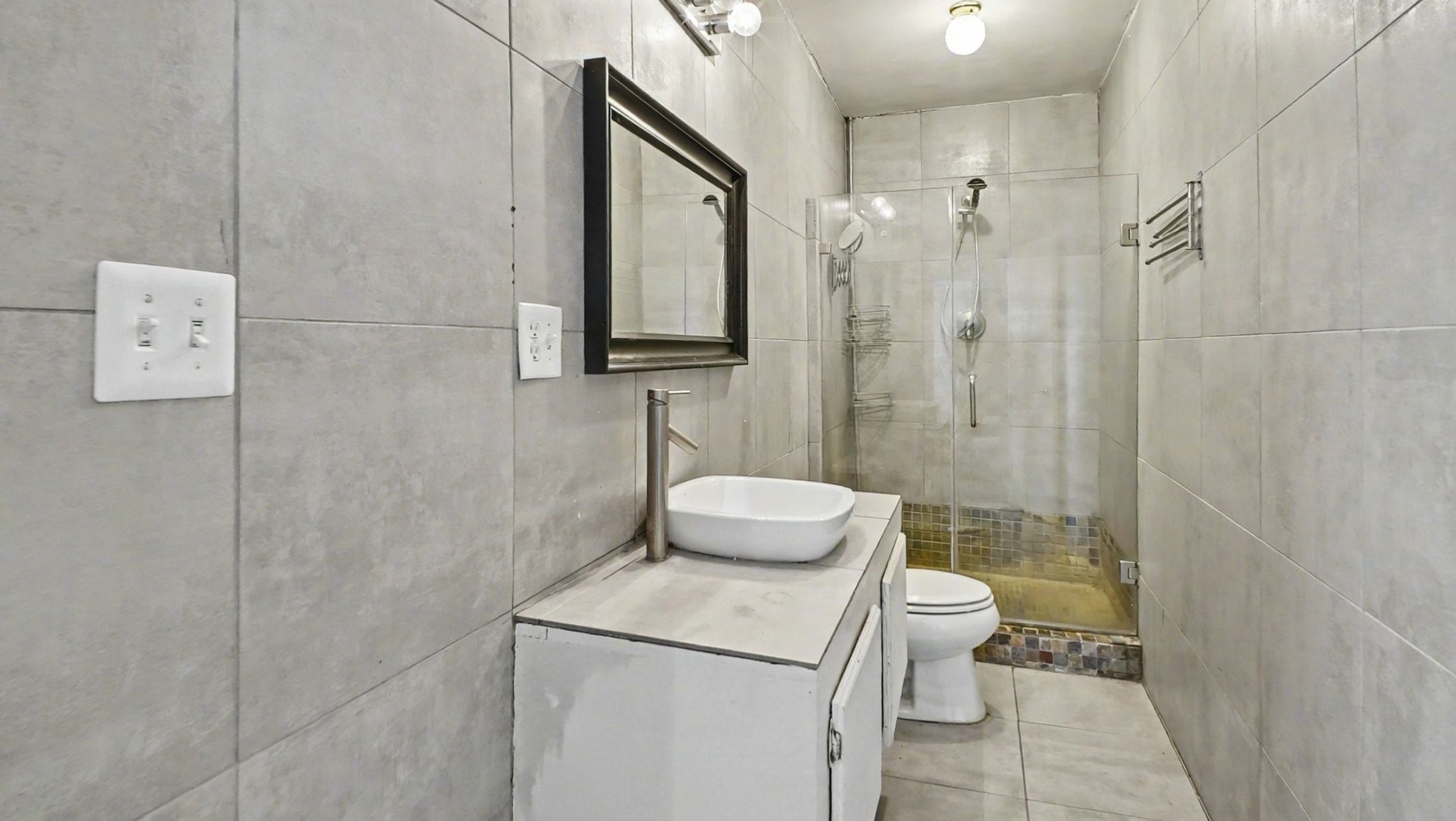 2005 Wentworth Street Property Photo 28