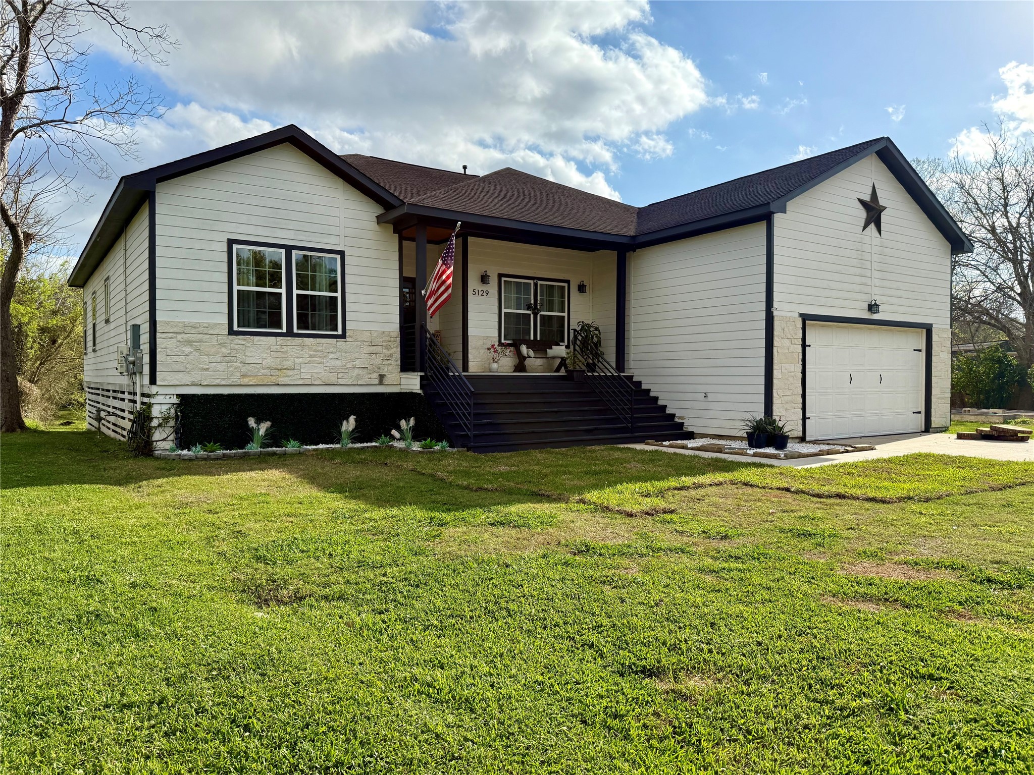 5129 Shady Oaks Lane Property Photo