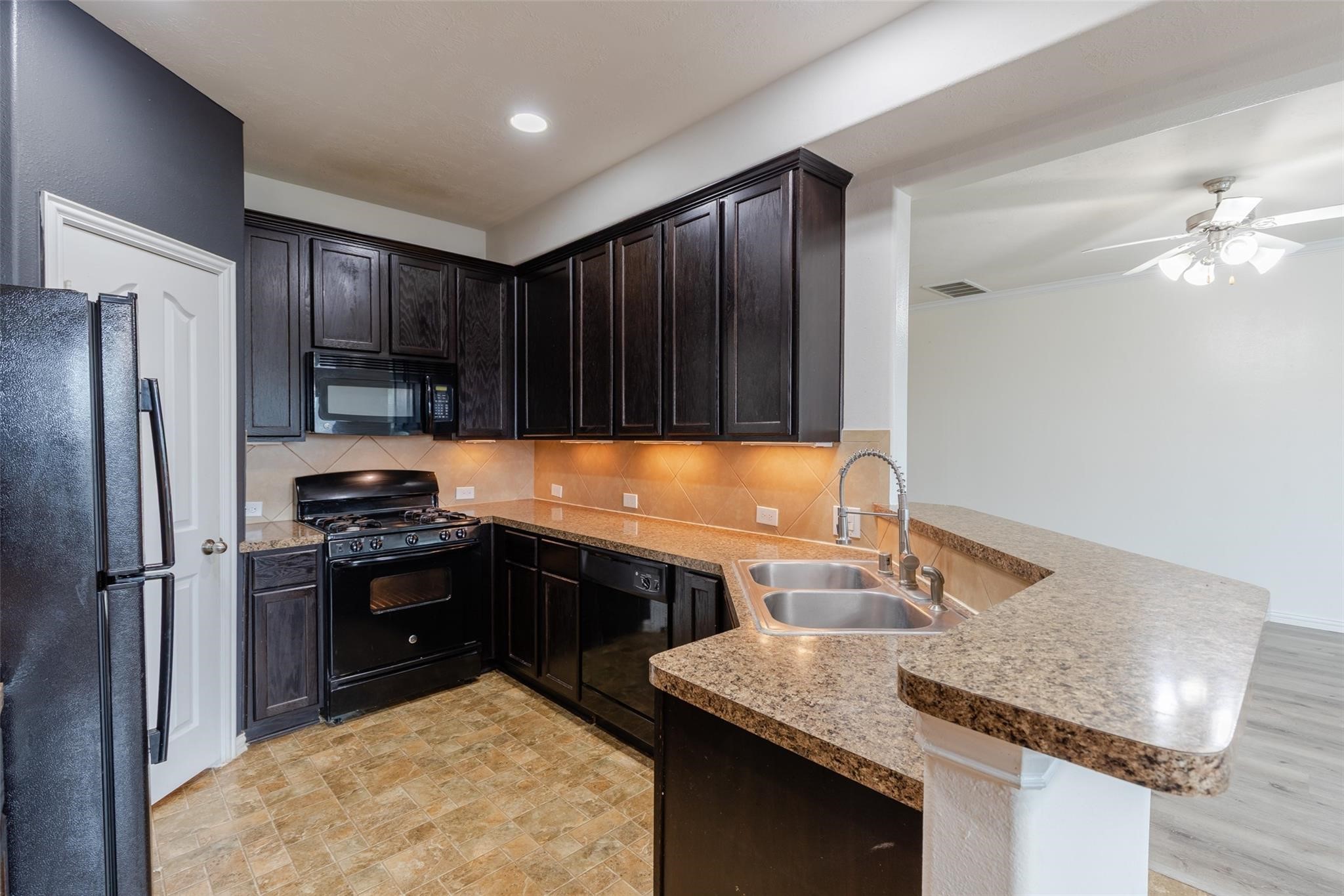11527 Champions Green Drive Property Photo 10