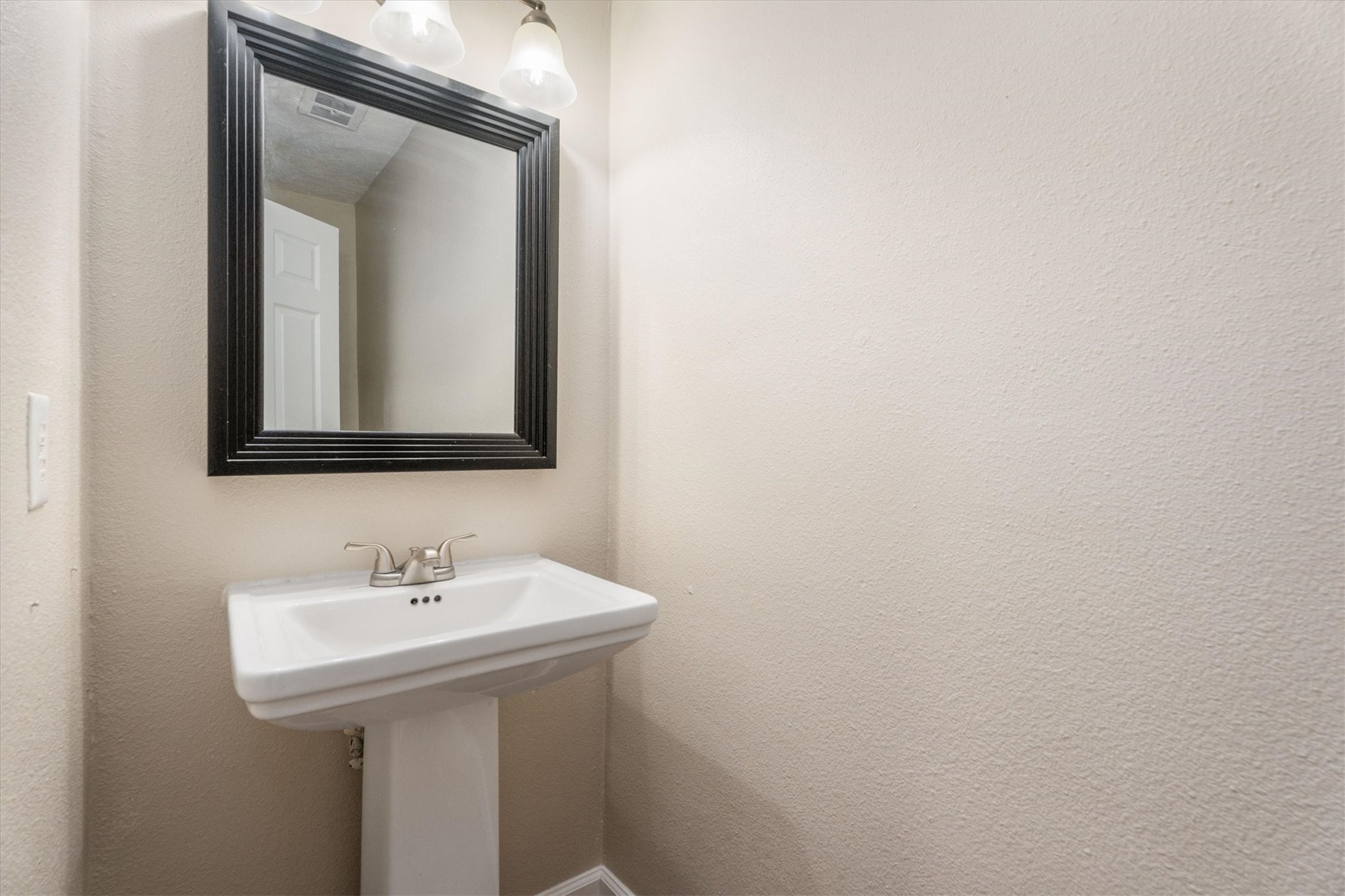20361 Fieldtree Drive Property Photo 6
