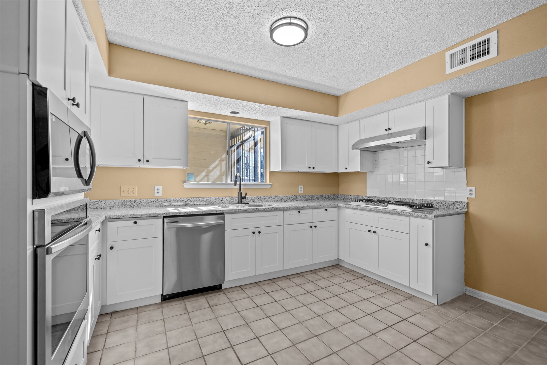 12438 Ashling Drive Property Photo 17