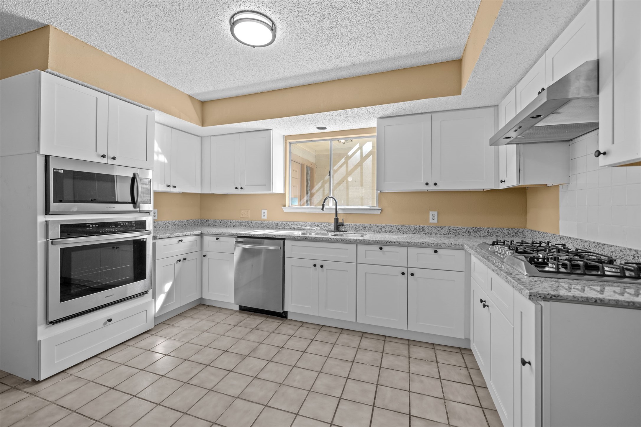 12438 Ashling Drive Property Photo 18