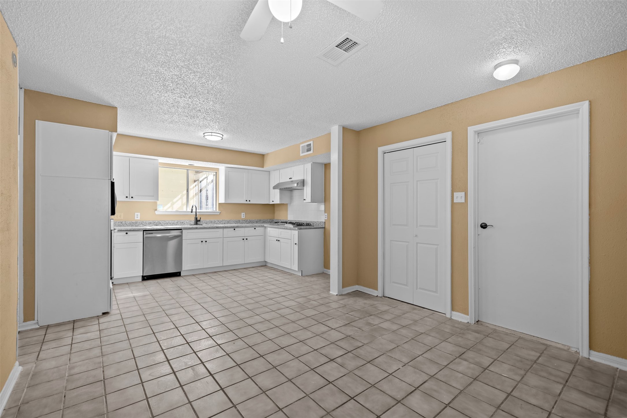 12438 Ashling Drive Property Photo 20