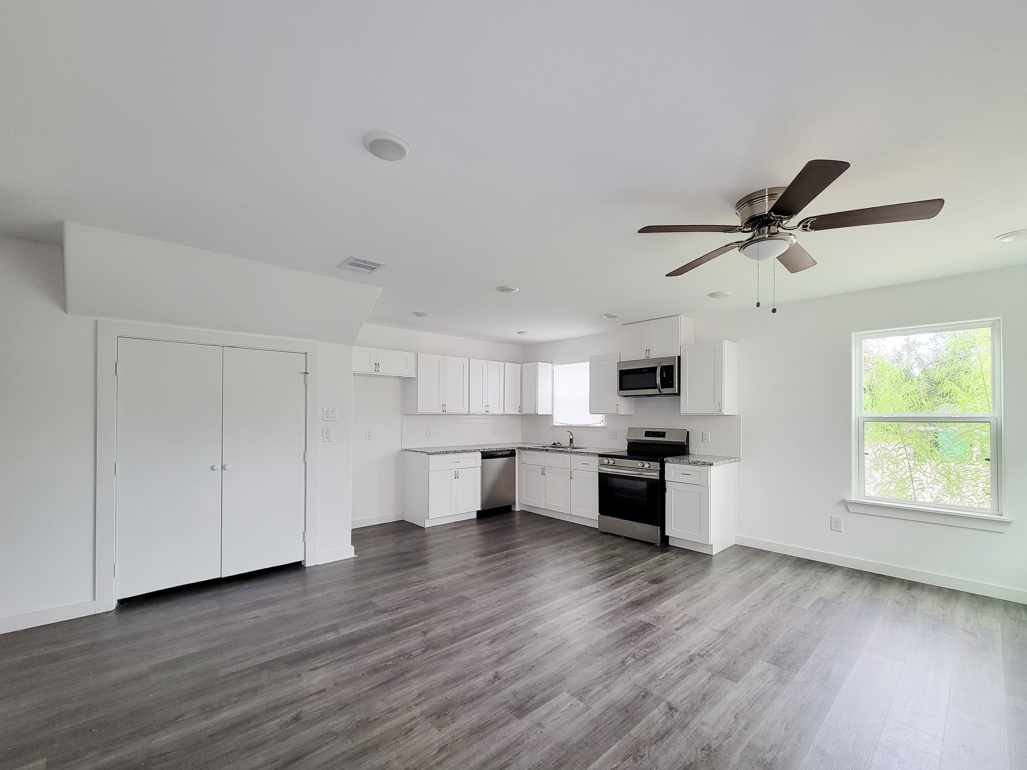 8122 Sterlingshire Street A Property Photo 5