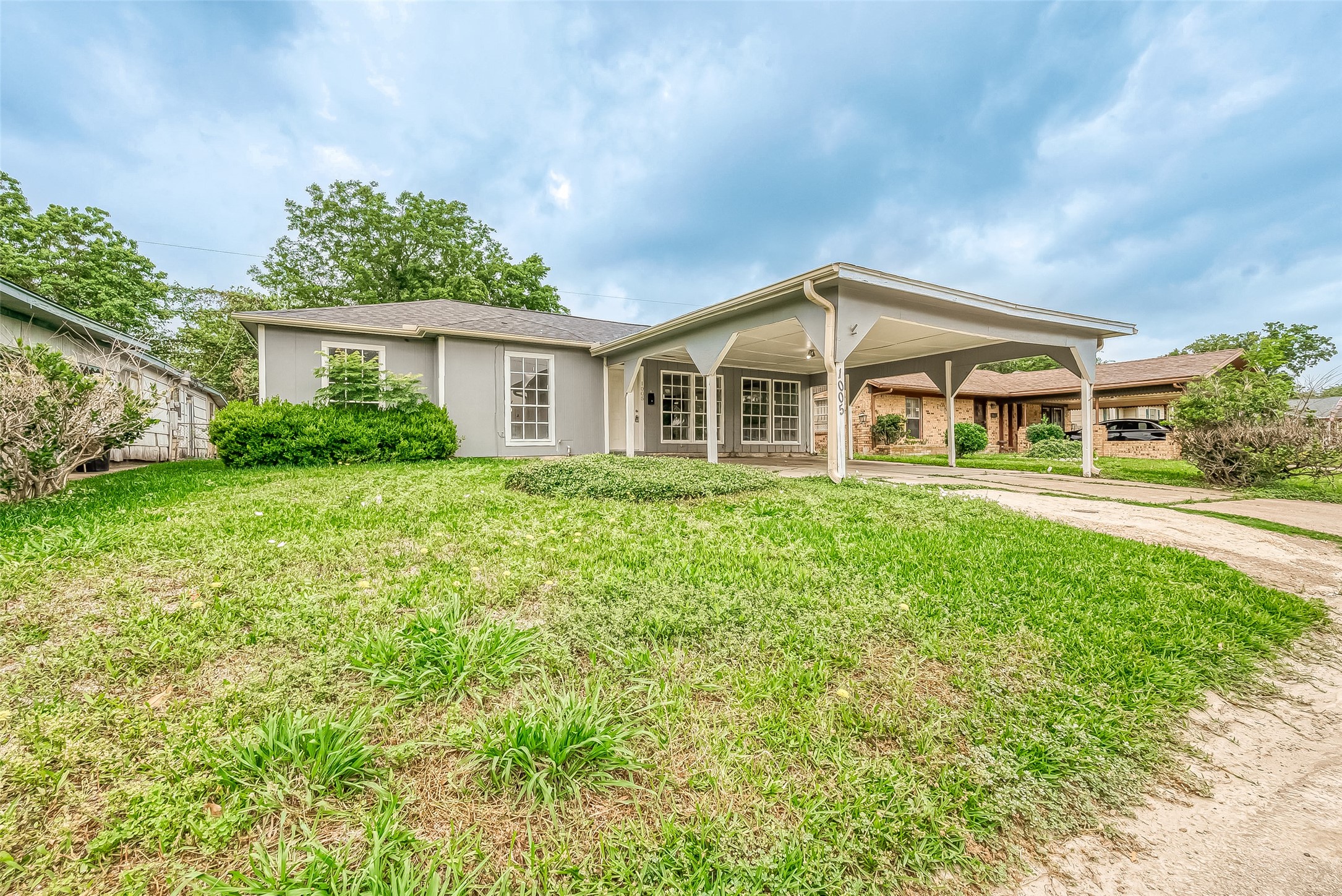 1005 Bank Drive Property Photo 1
