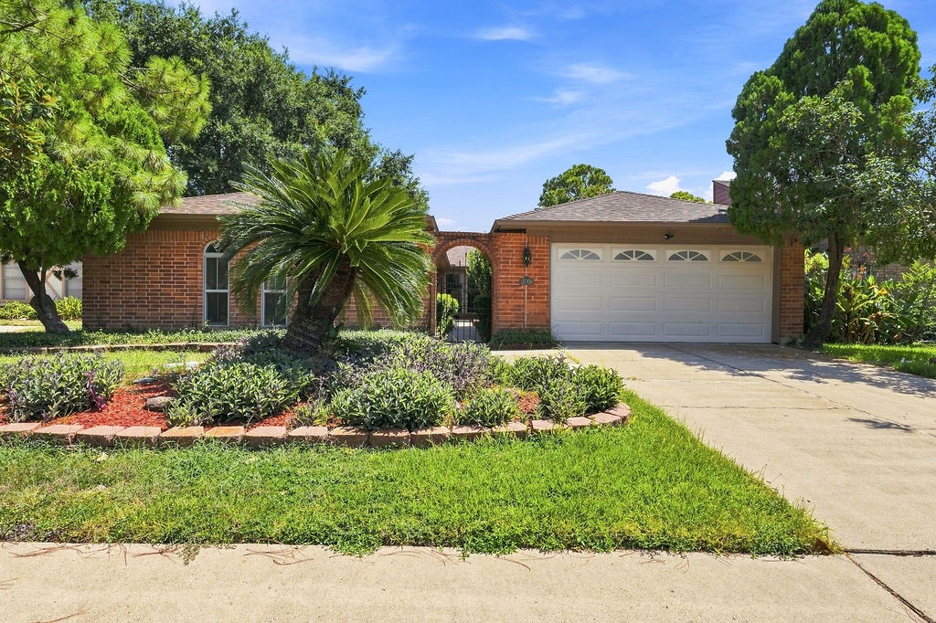 15706 Cavendish Drive Property Photo 2