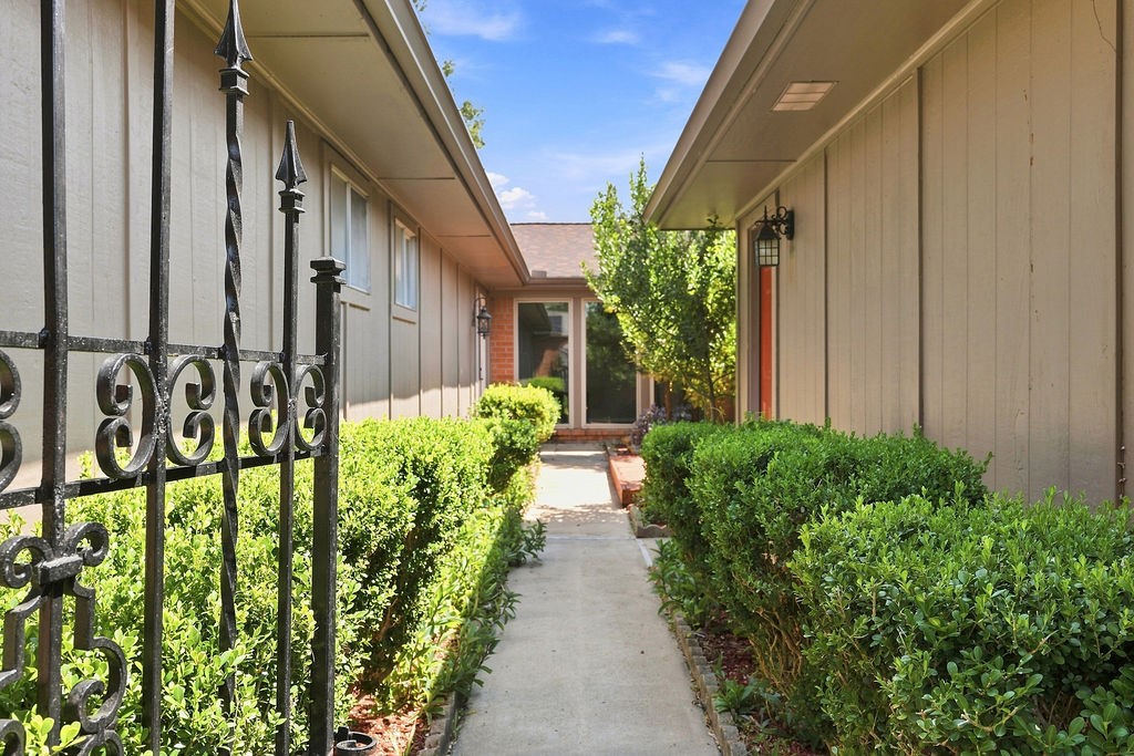 15706 Cavendish Drive Property Photo 4