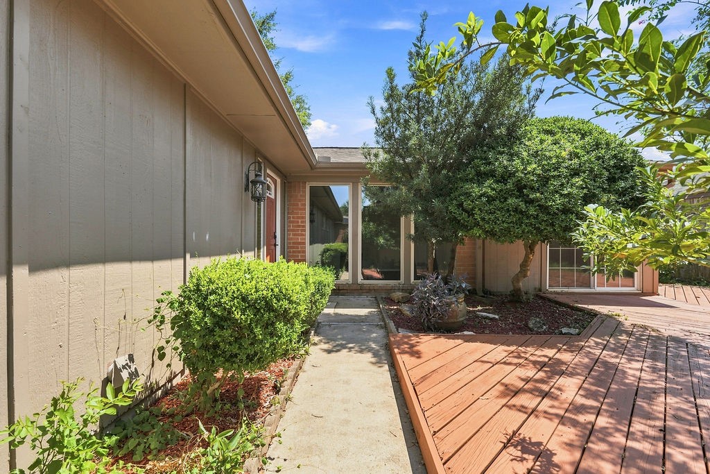 15706 Cavendish Drive Property Photo 5