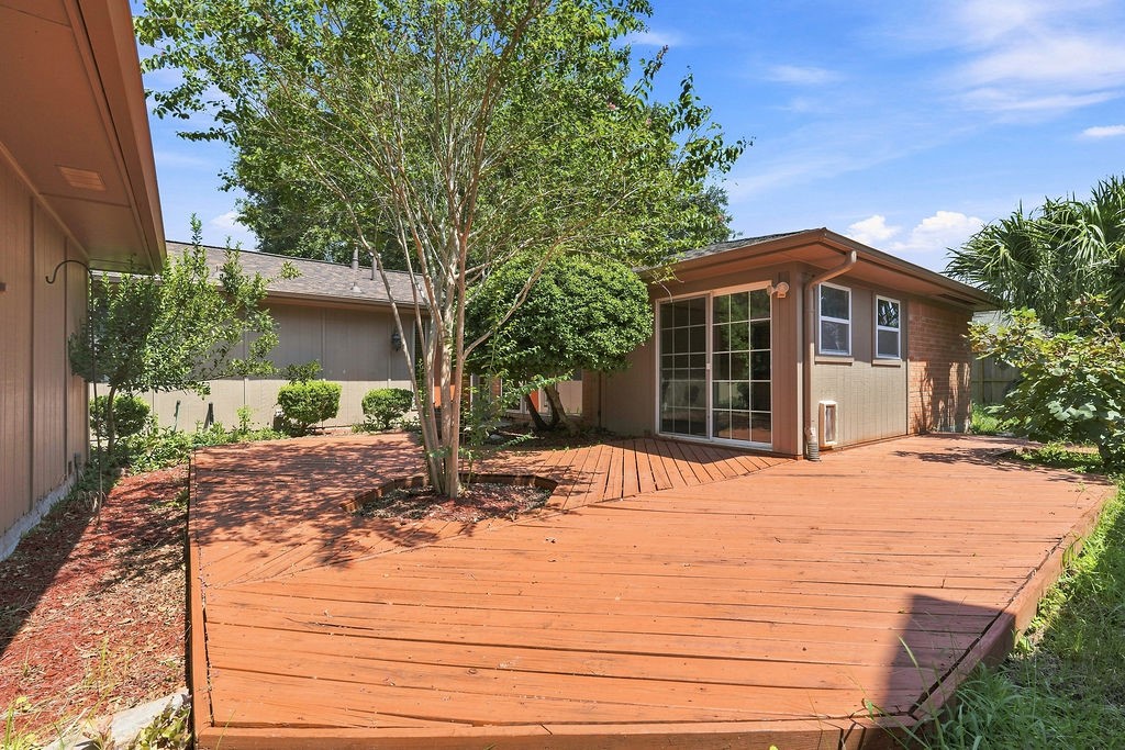 15706 Cavendish Drive Property Photo 7