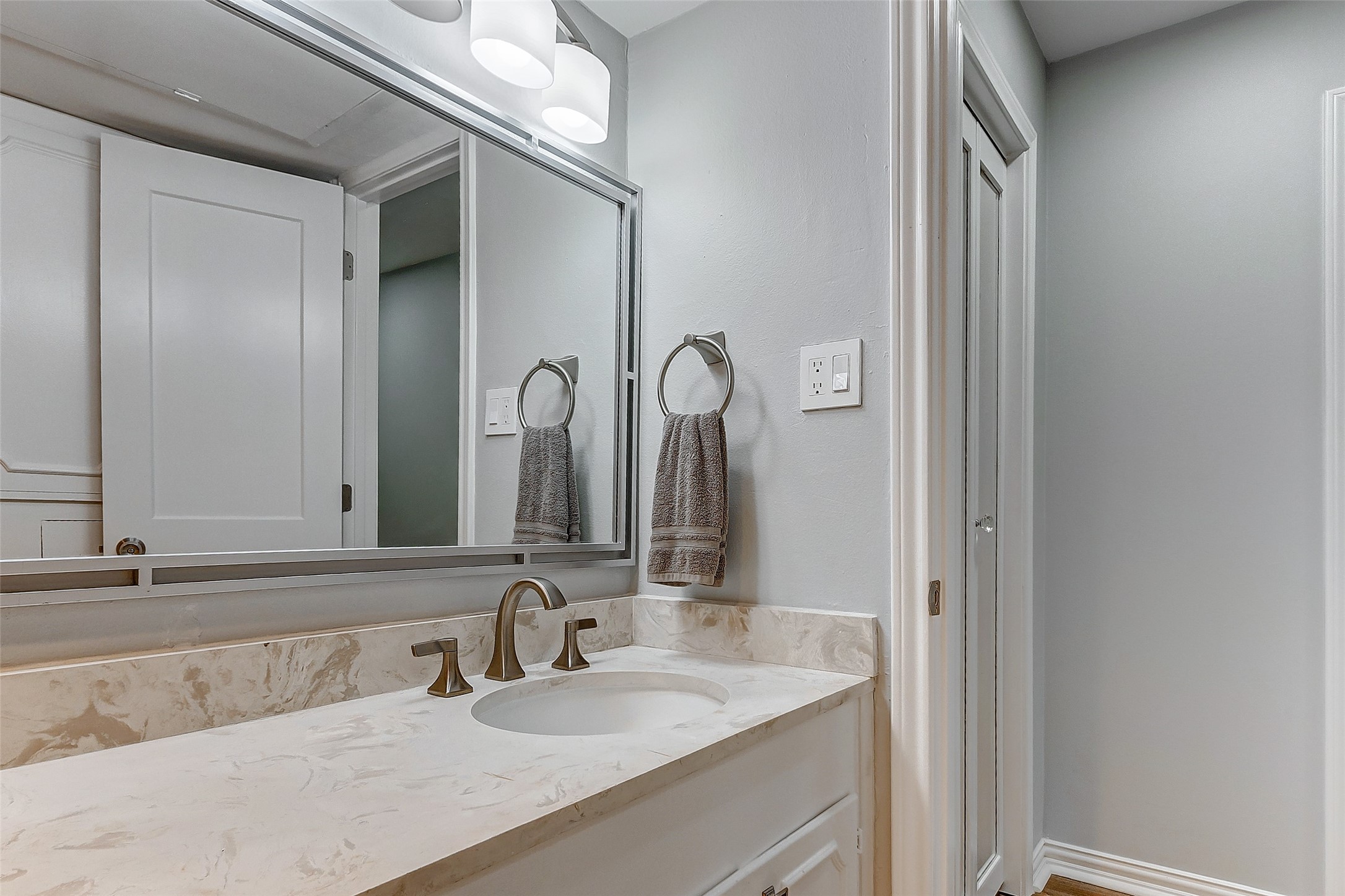 7600 Burgoyne Road 159 Property Photo 17