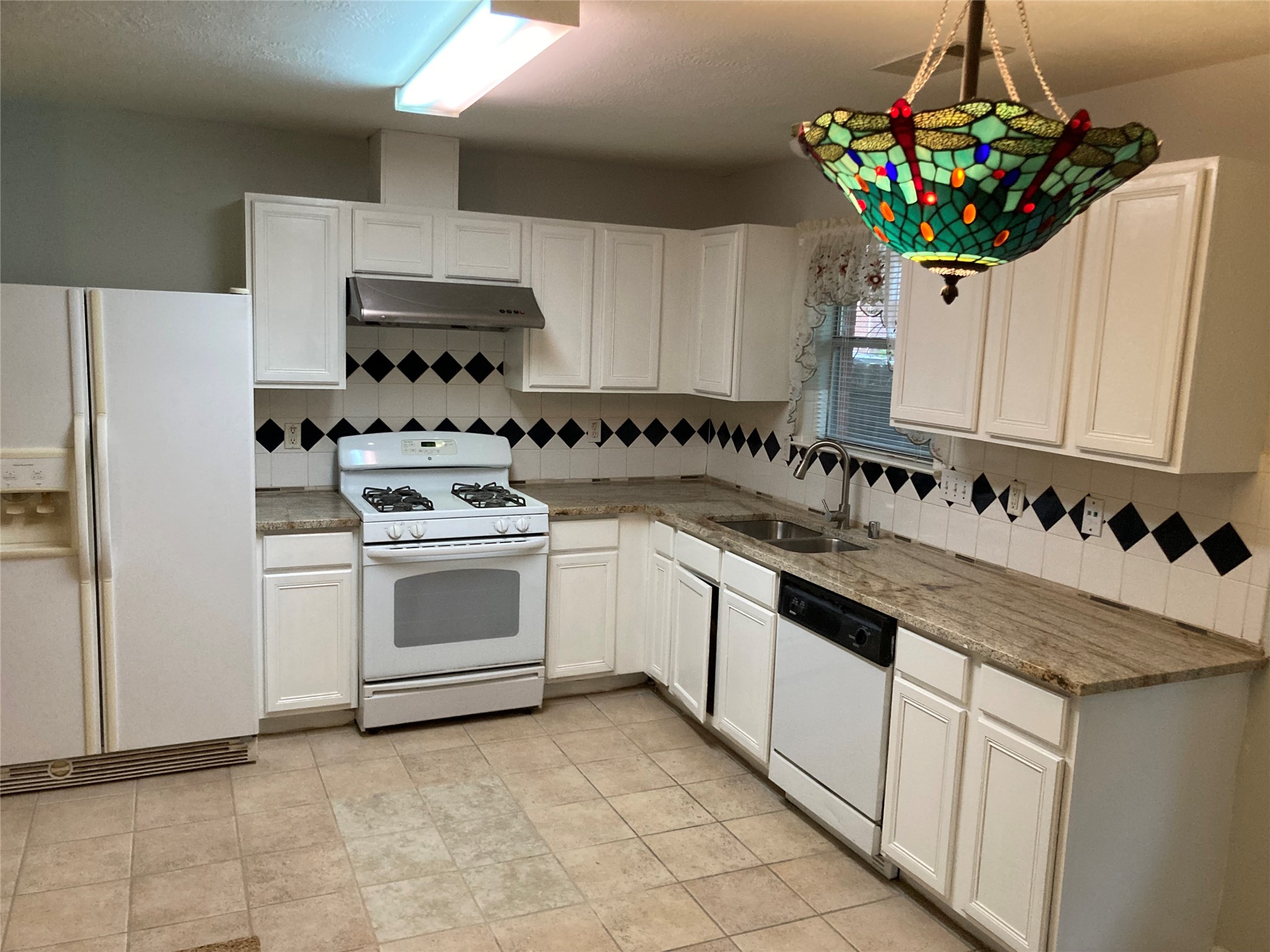 13659 Bonilla Lane Property Photo 4